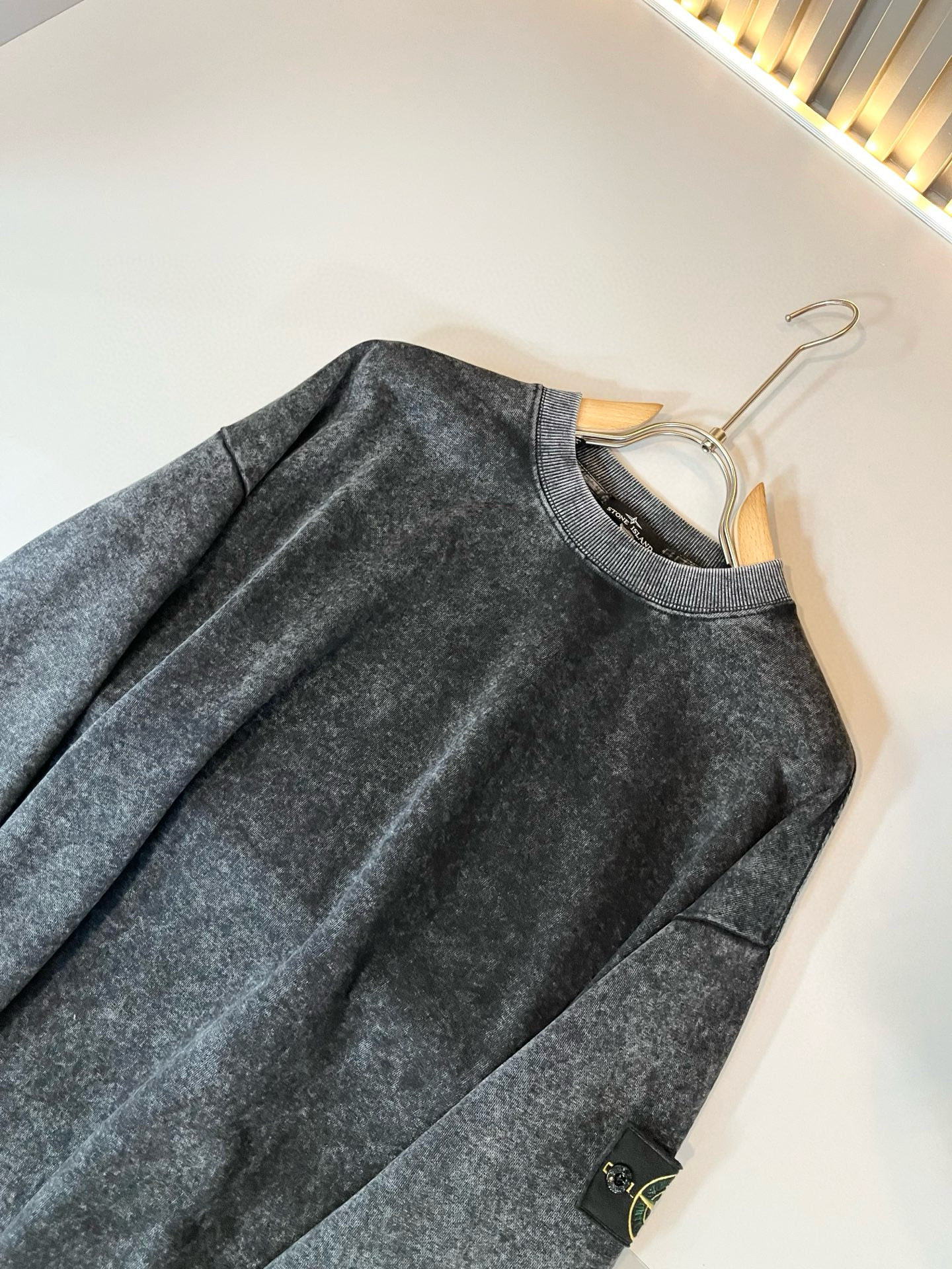 StoneIsland 石头岛2025秋冬新款做旧男女同款👫卫衣，品牌最新设计元素！既不单调也不复杂,恰