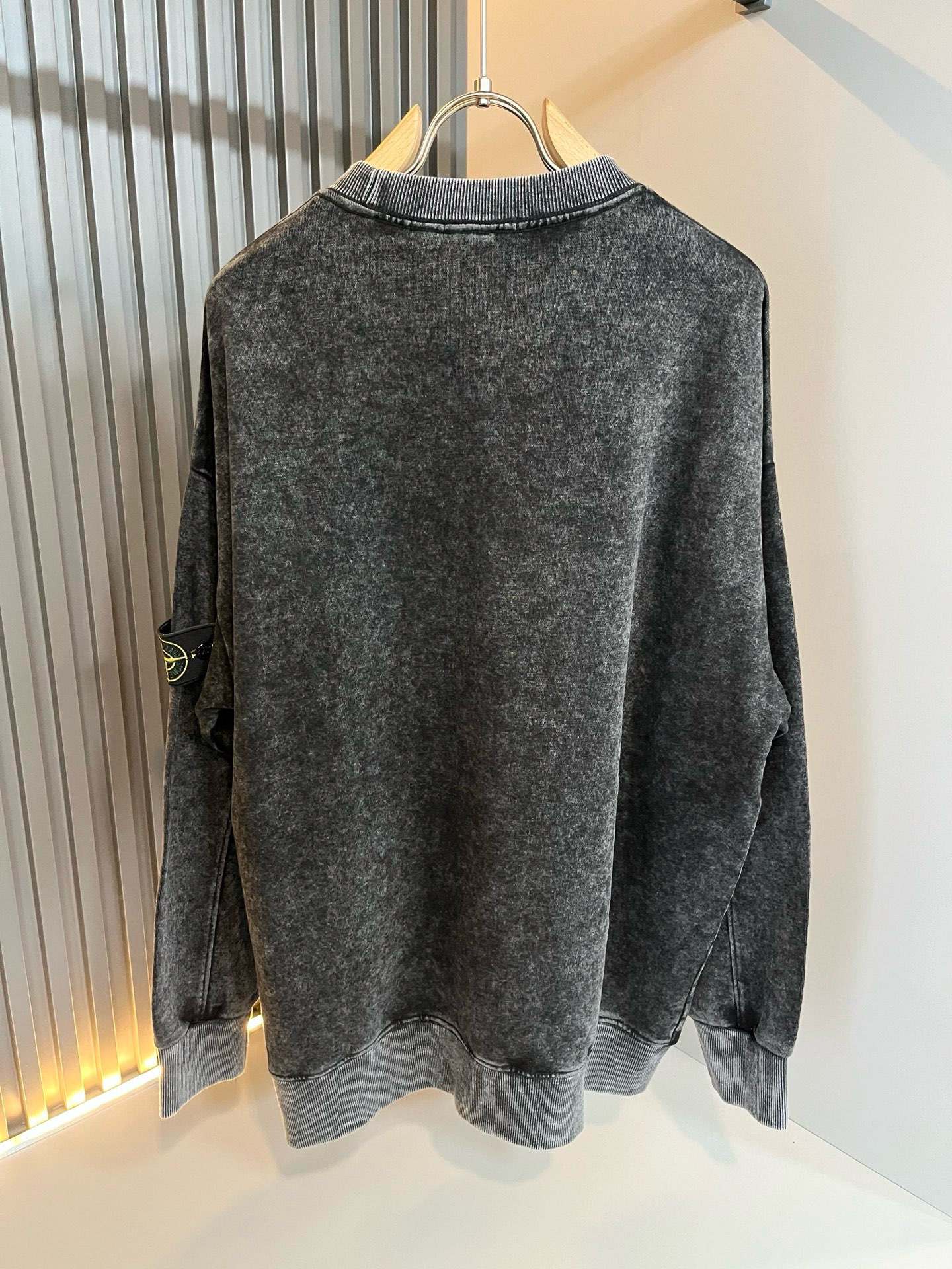 StoneIsland 石头岛2025秋冬新款做旧男女同款👫卫衣，品牌最新设计元素！既不单调也不复杂,恰