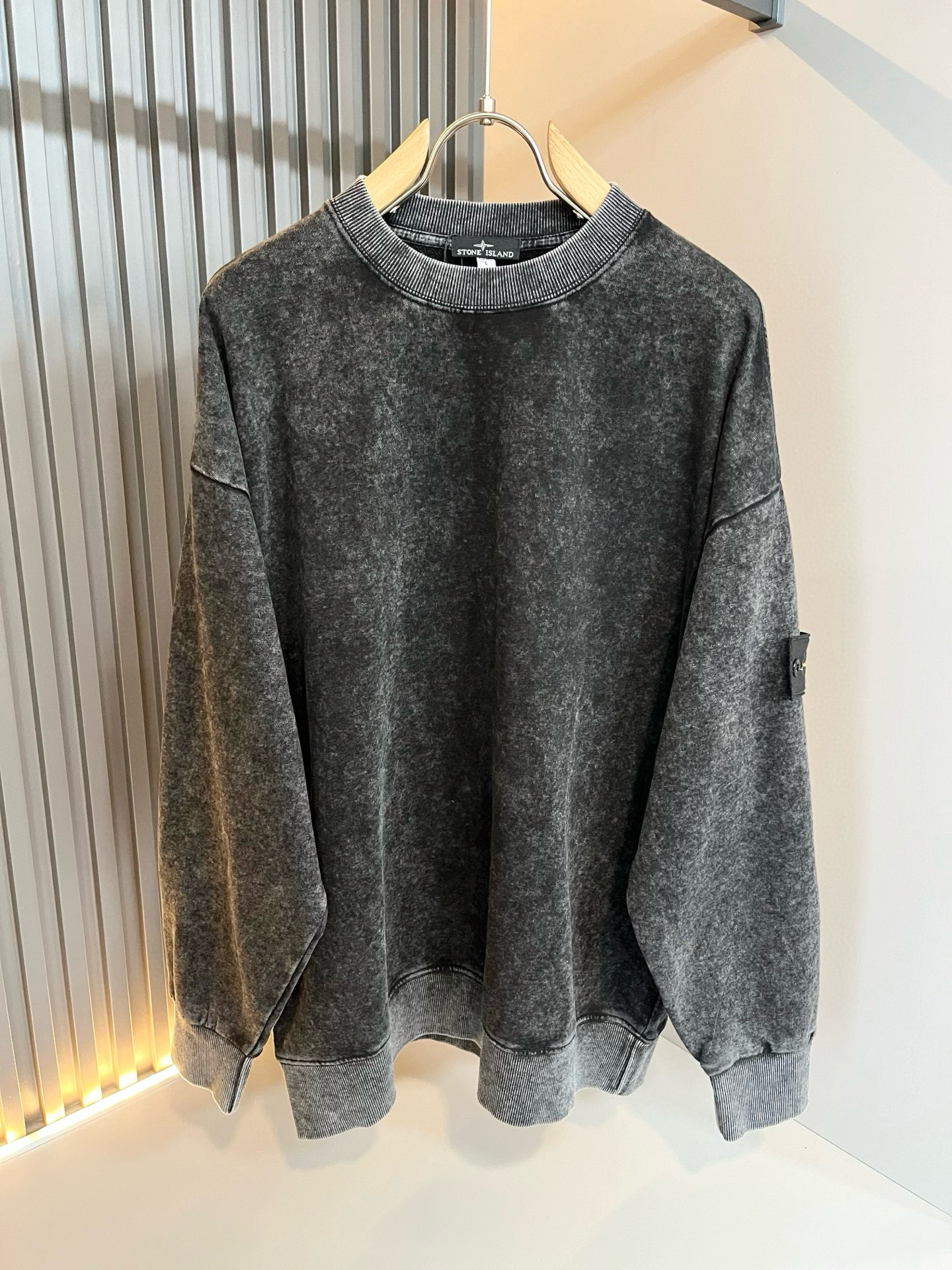 StoneIsland 石头岛2025秋冬新款做旧男女同款👫卫衣，品牌最新设计元素！既不单调也不复杂,恰