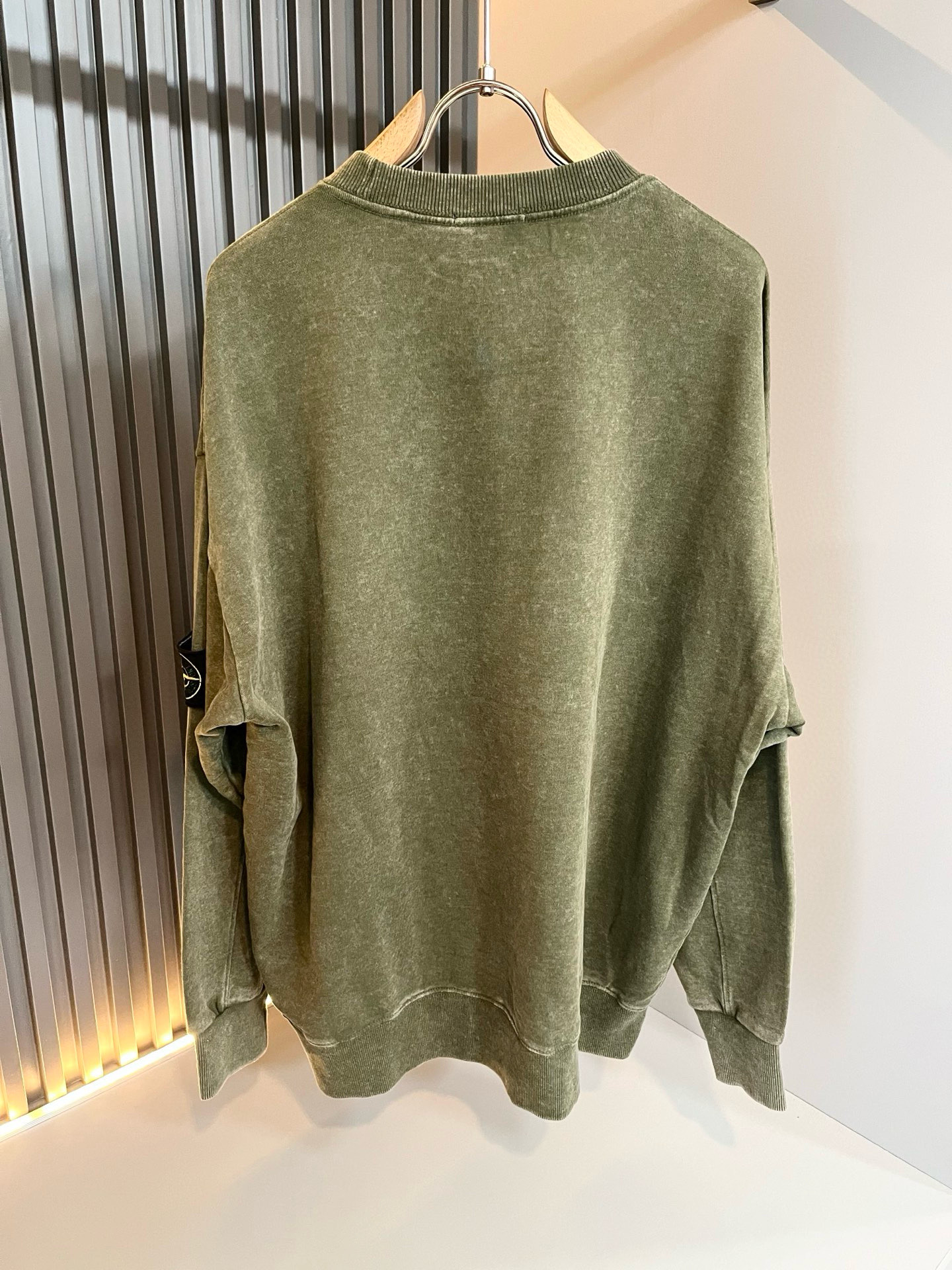 StoneIsland 石头岛2025秋冬新款做旧男女同款👫卫衣，品牌最新设计元素！既不单调也不复杂,恰