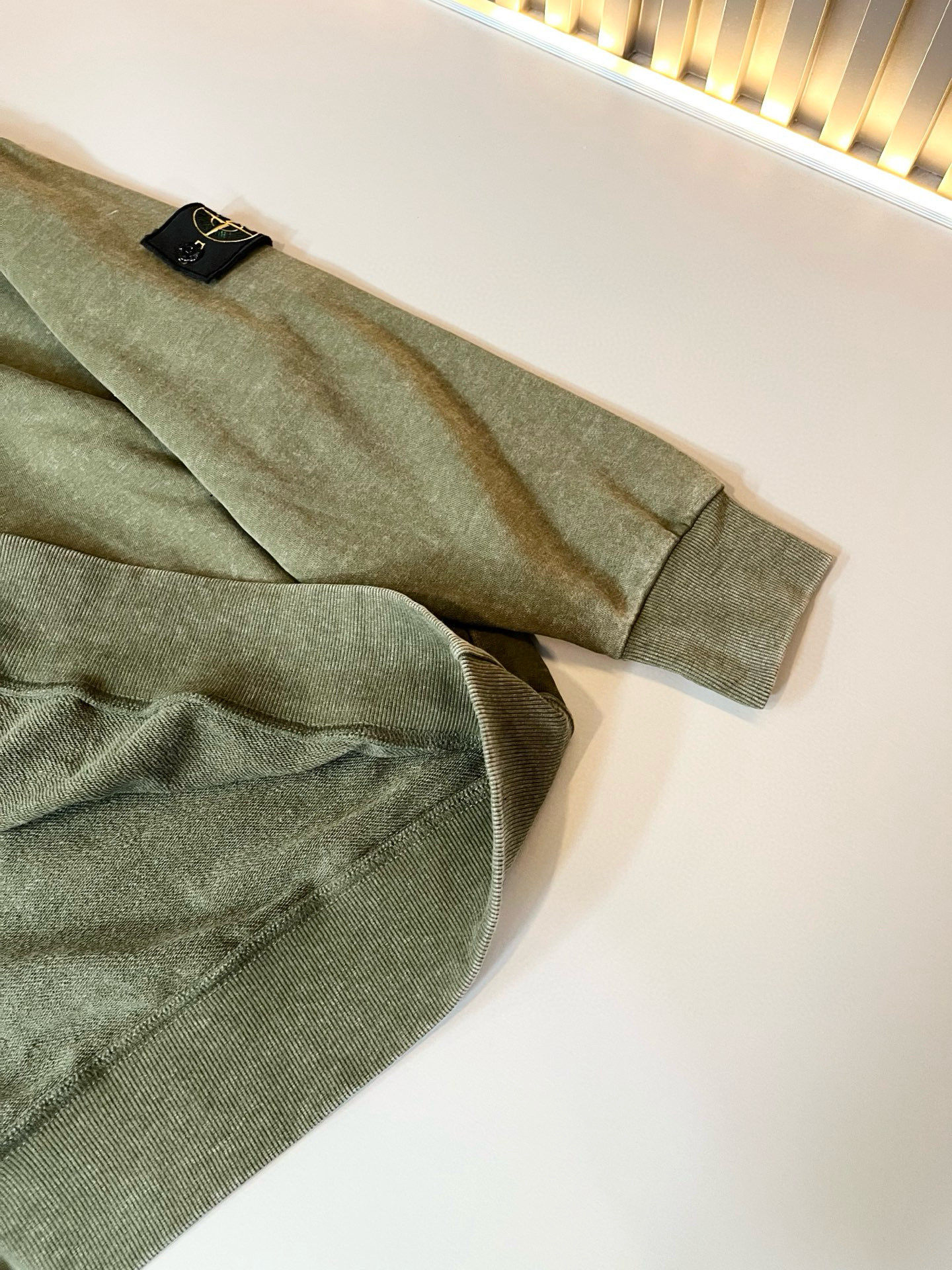 StoneIsland 石头岛2025秋冬新款做旧男女同款👫卫衣，品牌最新设计元素！既不单调也不复杂,恰