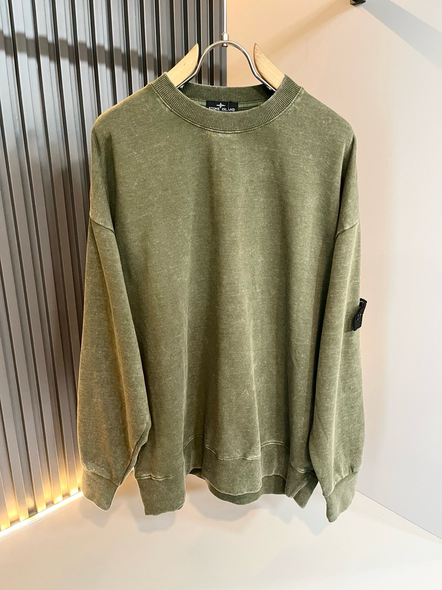 StoneIsland 石头岛2025秋冬新款做旧男女同款👫卫衣，品牌最新设计元素！既不单调也不复杂,恰