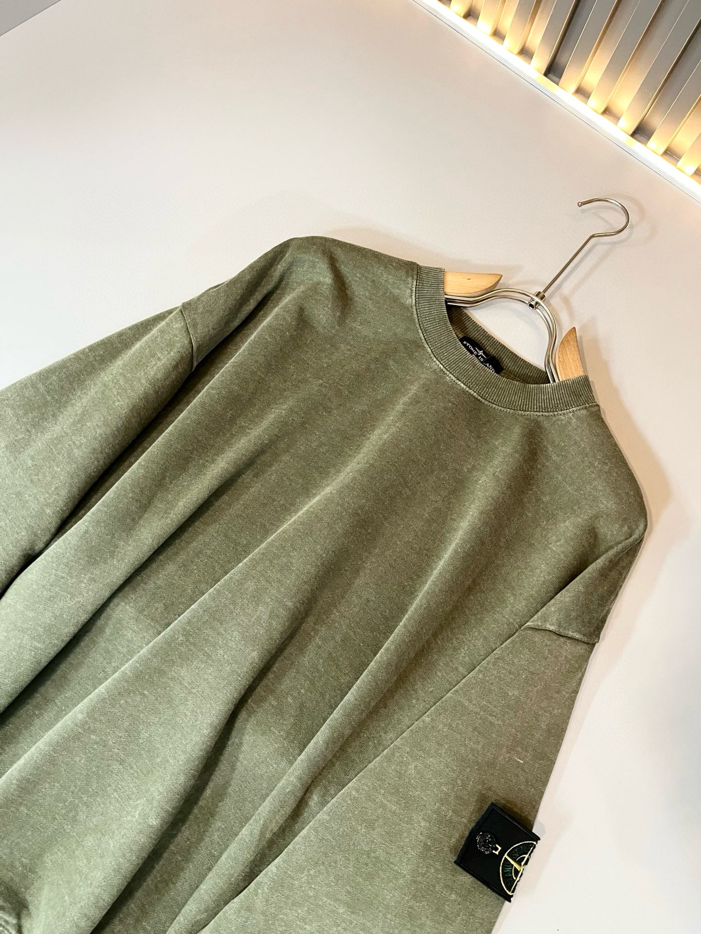 StoneIsland 石头岛2025秋冬新款做旧男女同款👫卫衣，品牌最新设计元素！既不单调也不复杂,恰