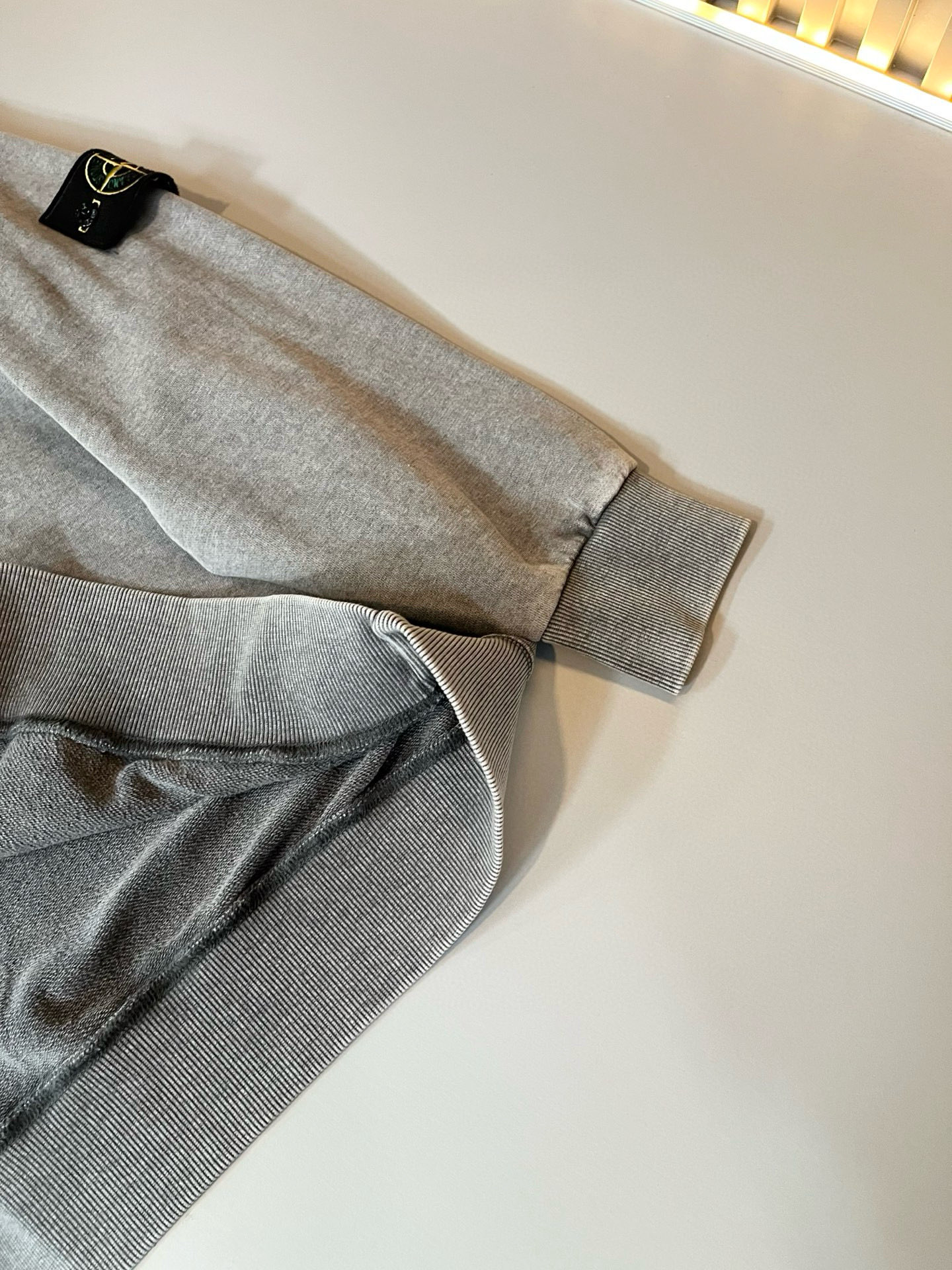 StoneIsland 石头岛2025秋冬新款做旧男女同款👫卫衣，品牌最新设计元素！既不单调也不复杂,恰