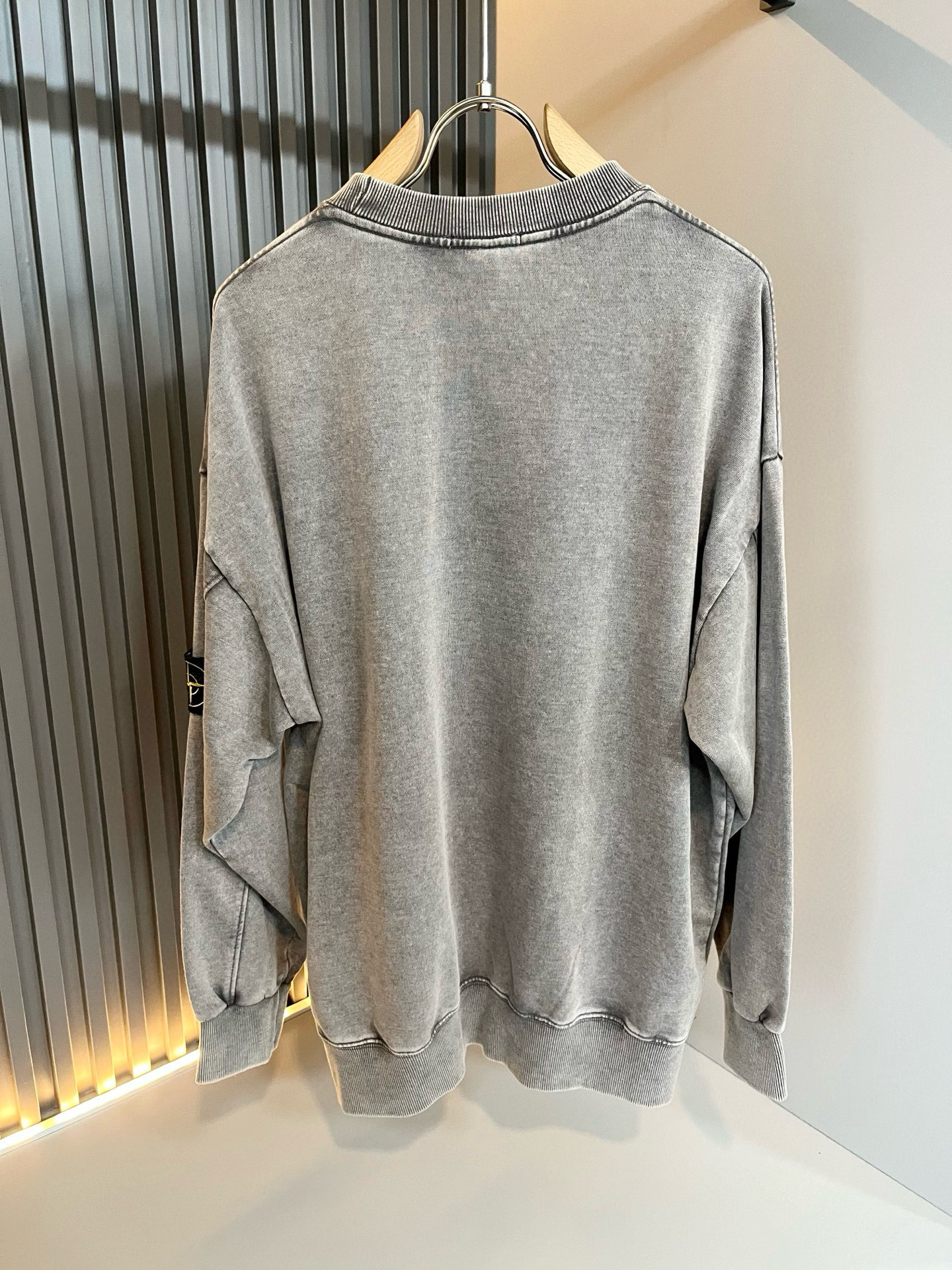 StoneIsland 石头岛2025秋冬新款做旧男女同款👫卫衣，品牌最新设计元素！既不单调也不复杂,恰