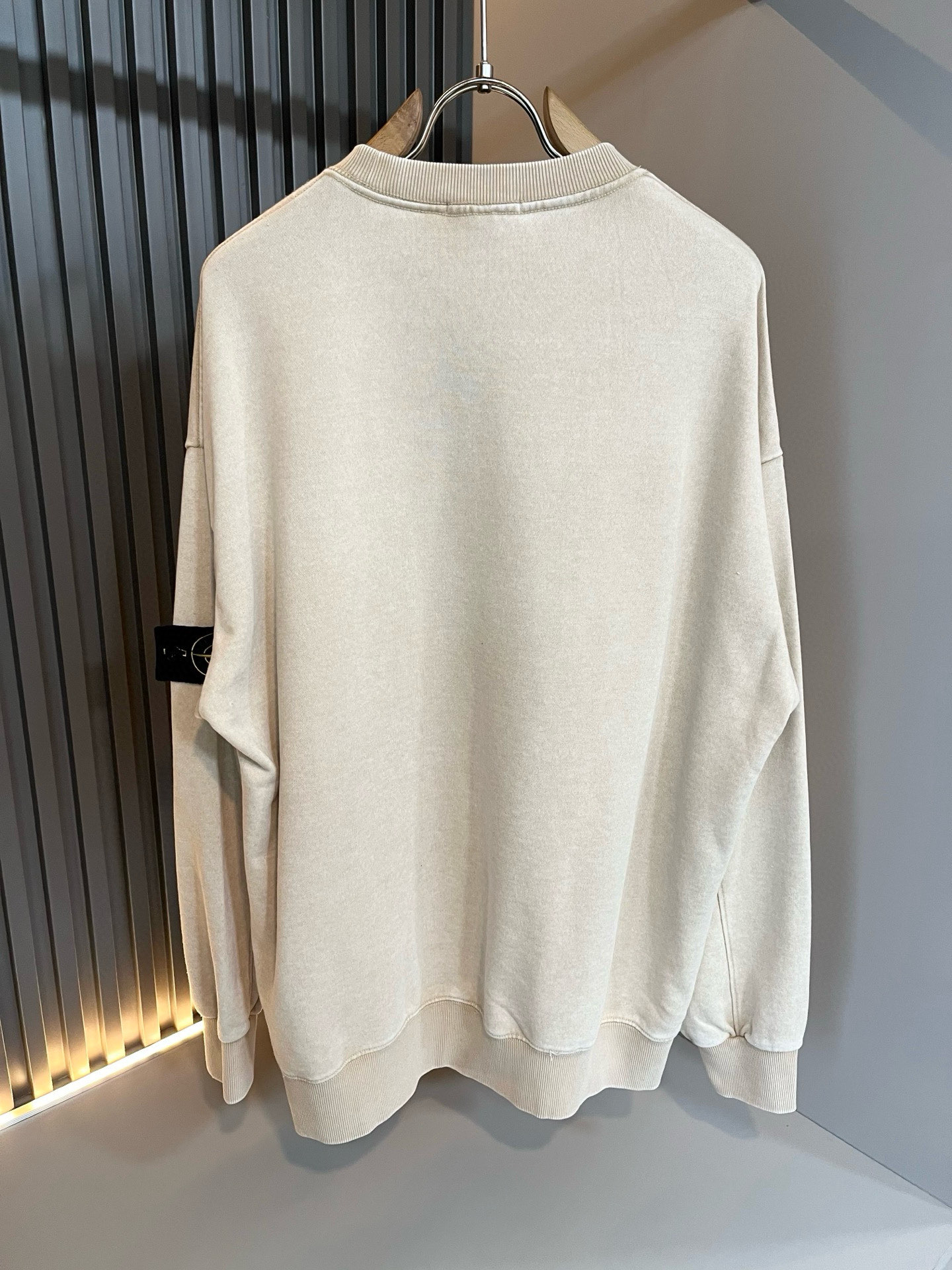 StoneIsland 石头岛2025秋冬新款做旧男女同款👫卫衣，品牌最新设计元素！既不单调也不复杂,恰