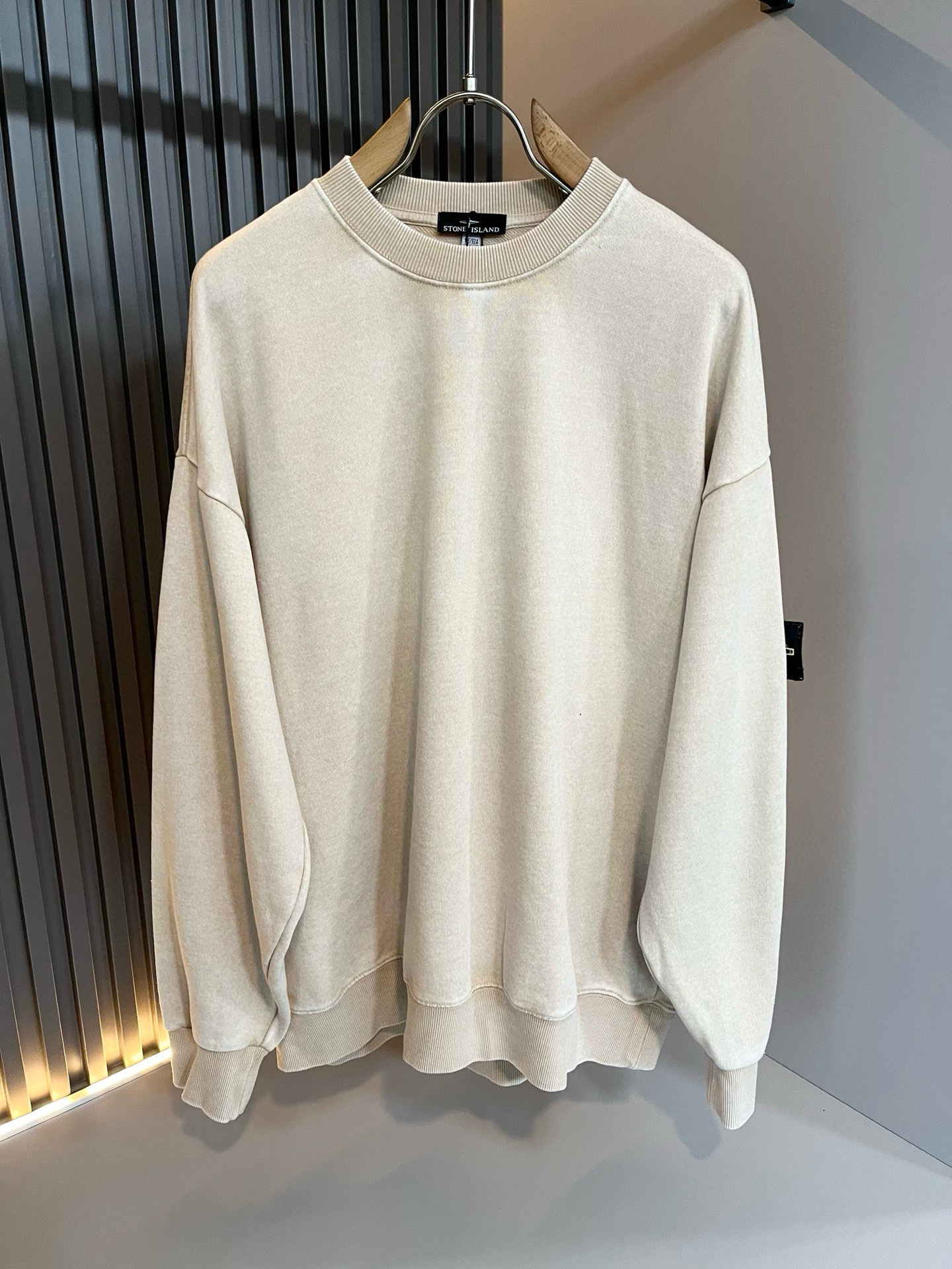 StoneIsland 石头岛2025秋冬新款做旧男女同款👫卫衣，品牌最新设计元素！既不单调也不复杂,恰