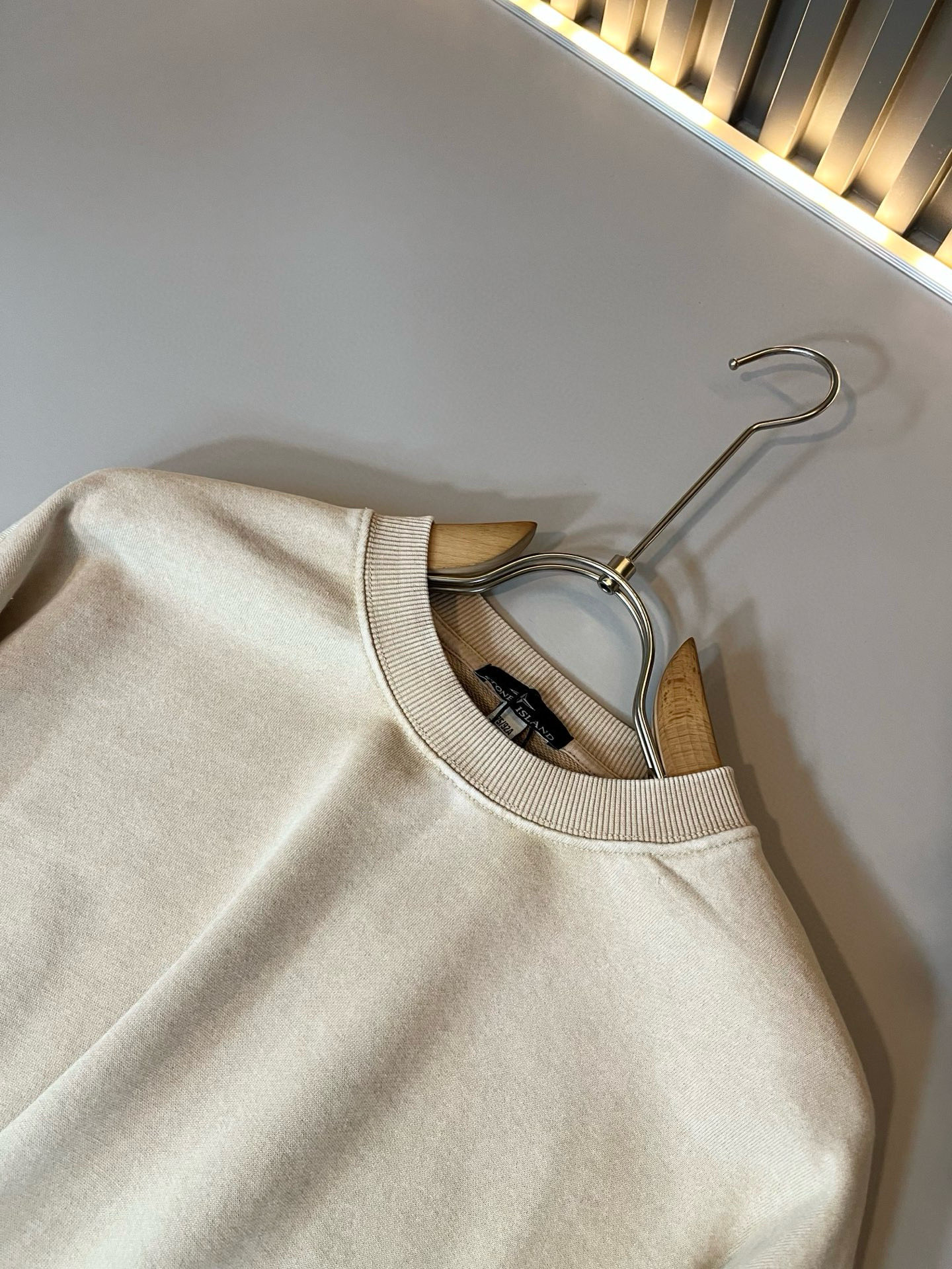 StoneIsland 石头岛2025秋冬新款做旧男女同款👫卫衣，品牌最新设计元素！既不单调也不复杂,恰