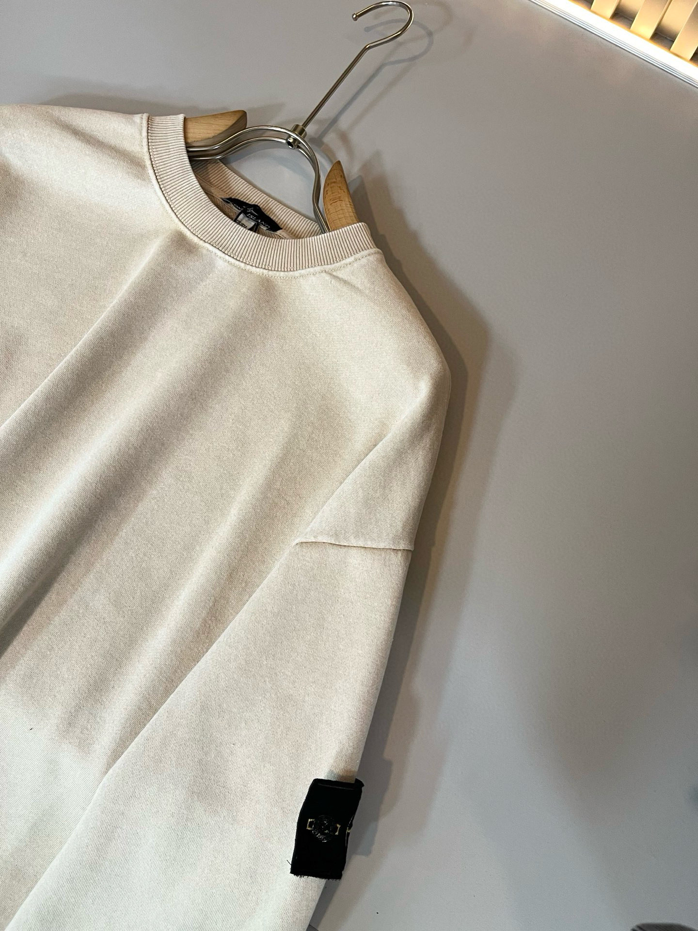 StoneIsland 石头岛2025秋冬新款做旧男女同款👫卫衣，品牌最新设计元素！既不单调也不复杂,恰