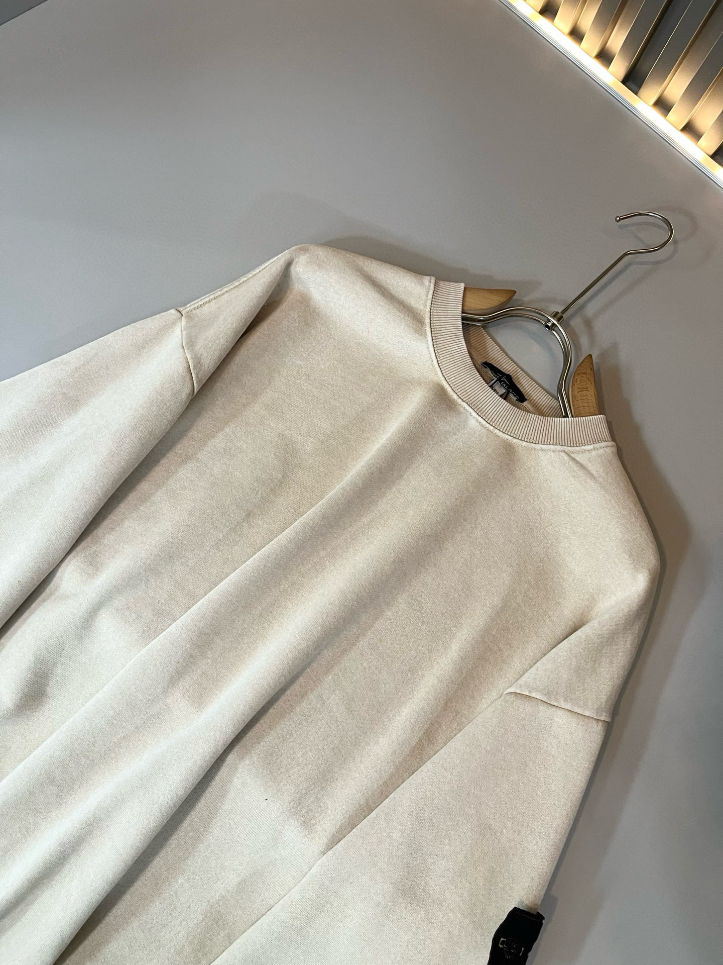 StoneIsland 石头岛2025秋冬新款做旧男女同款👫卫衣，品牌最新设计元素！既不单调也不复杂,恰