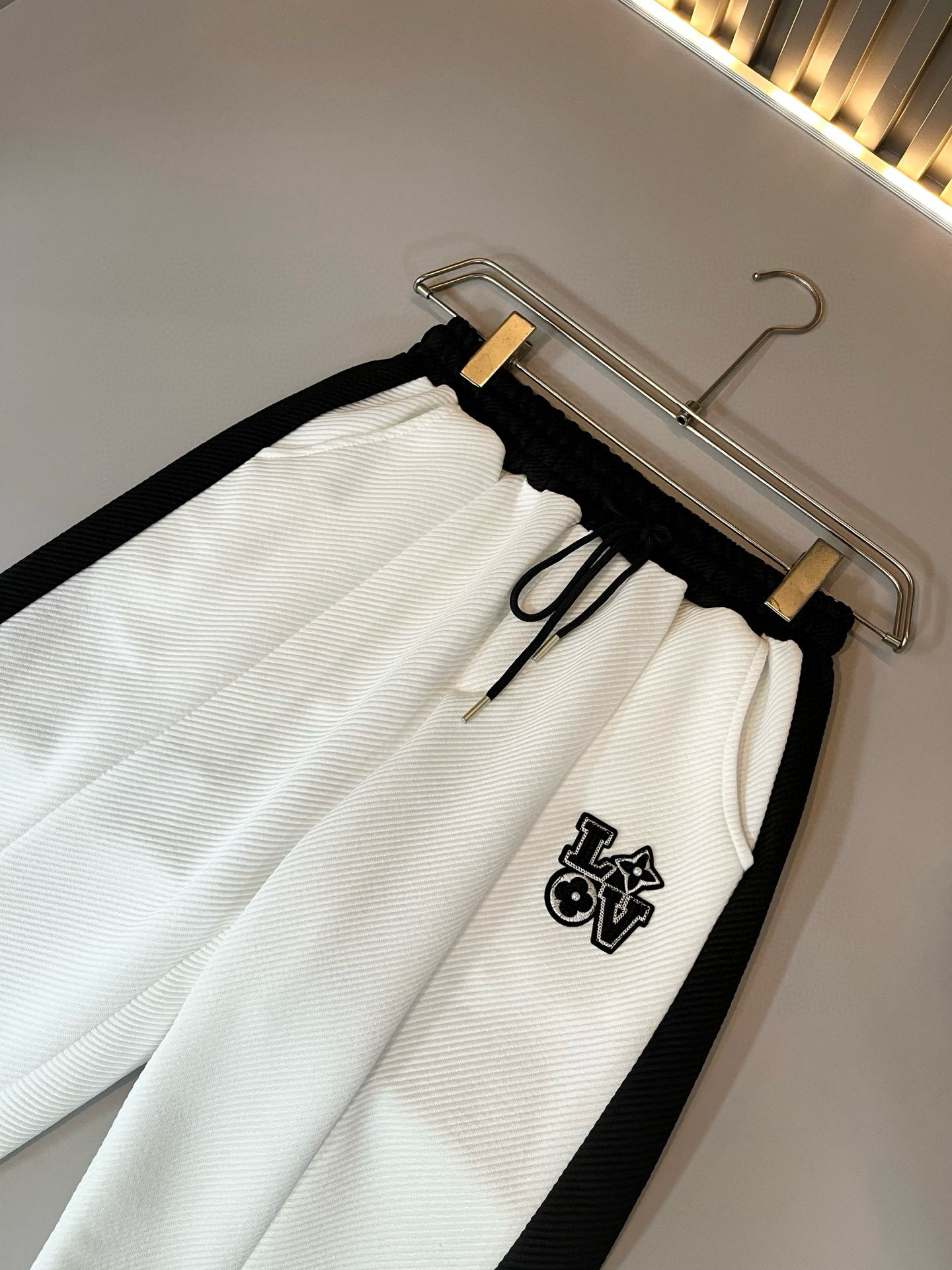 Louis Vuit*on 路易家族 2025秋冬新款套装，轻奢休闲套装，男女同款👫装饰！路易家族的新高