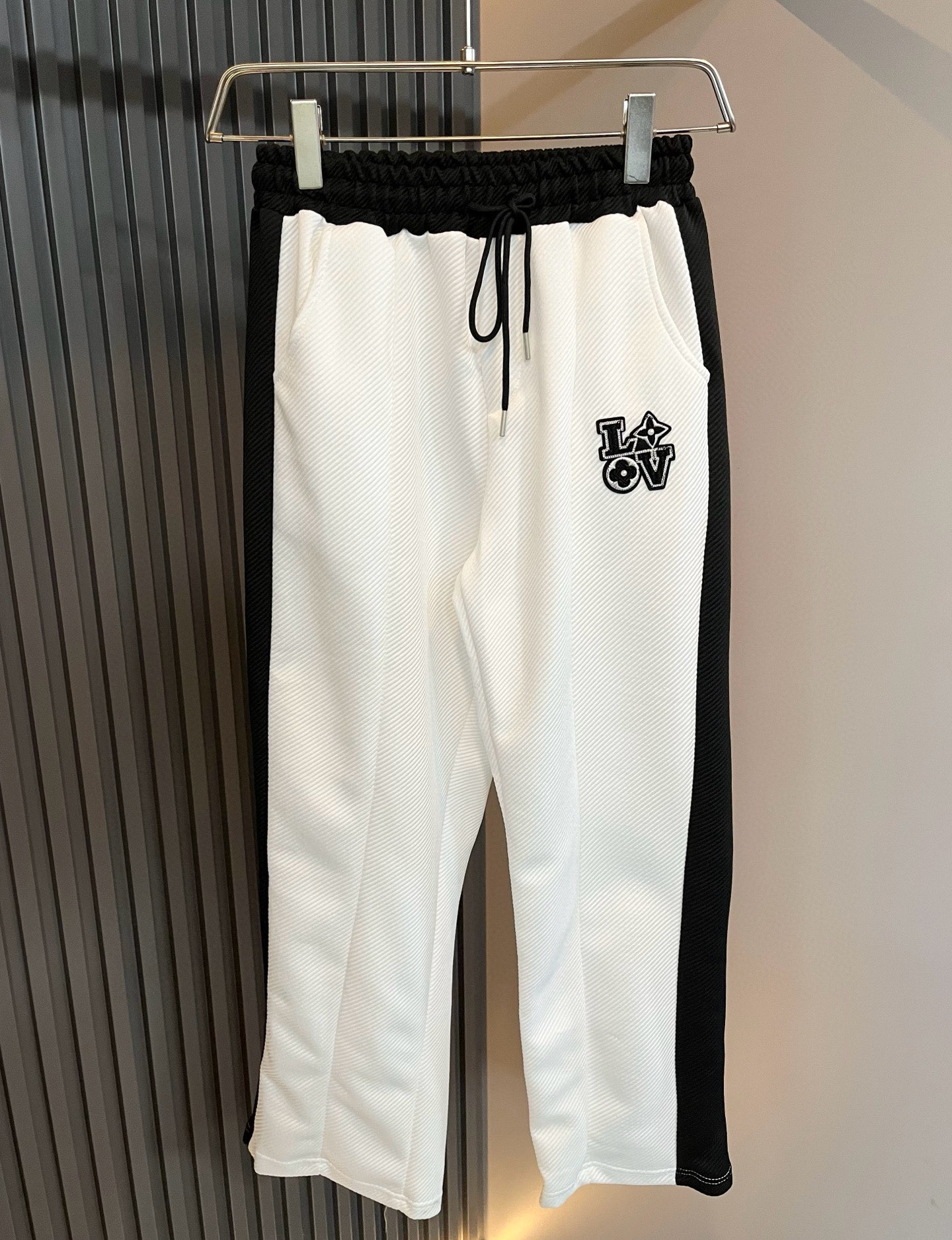 Louis Vuit*on 路易家族 2025秋冬新款套装，轻奢休闲套装，男女同款👫装饰！路易家族的新高