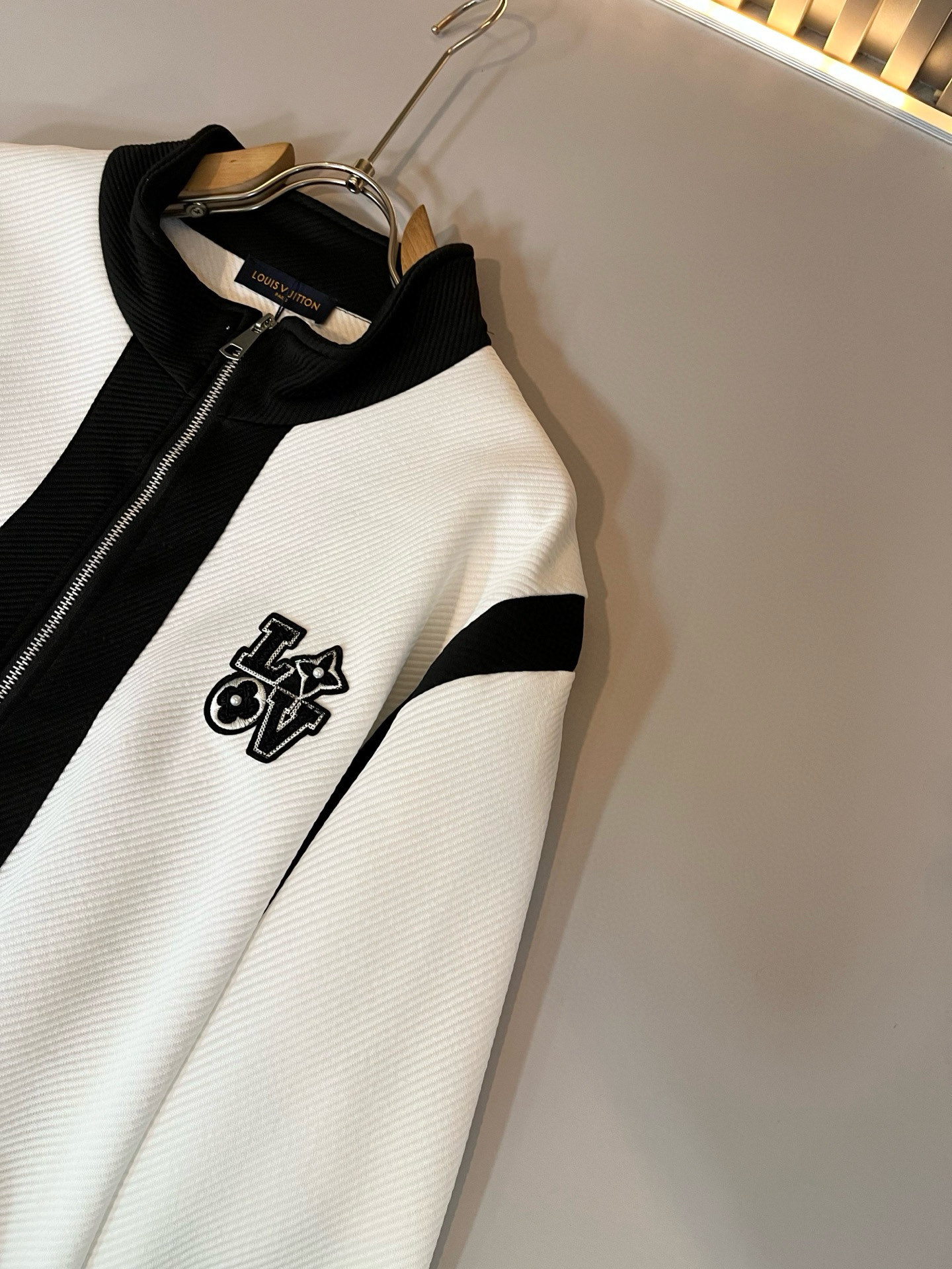 Louis Vuit*on 路易家族 2025秋冬新款套装，轻奢休闲套装，男女同款👫装饰！路易家族的新高