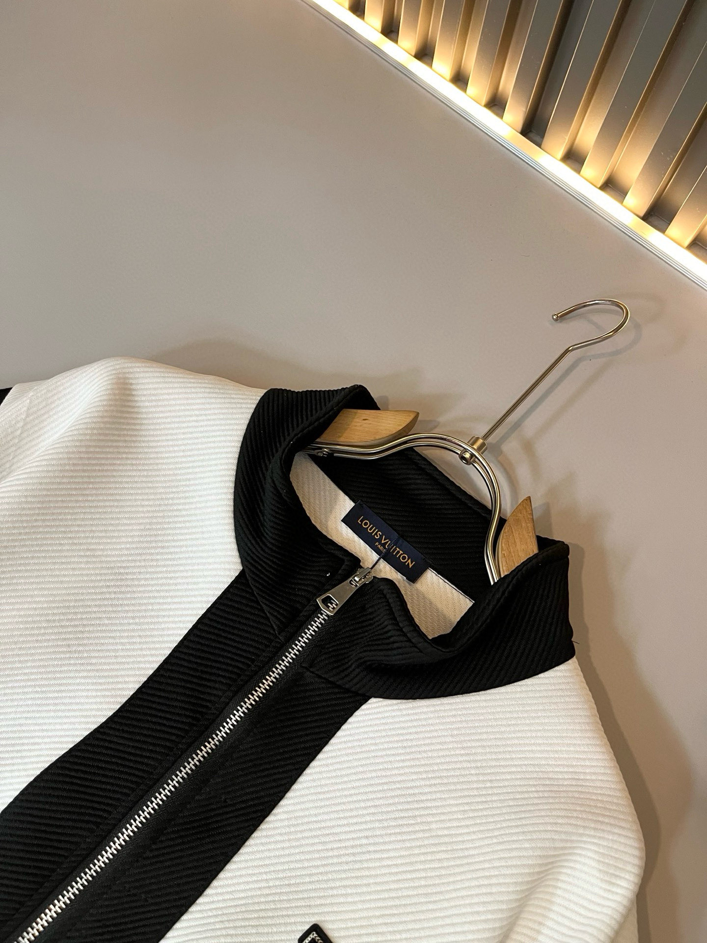 Louis Vuit*on 路易家族 2025秋冬新款套装，轻奢休闲套装，男女同款👫装饰！路易家族的新高