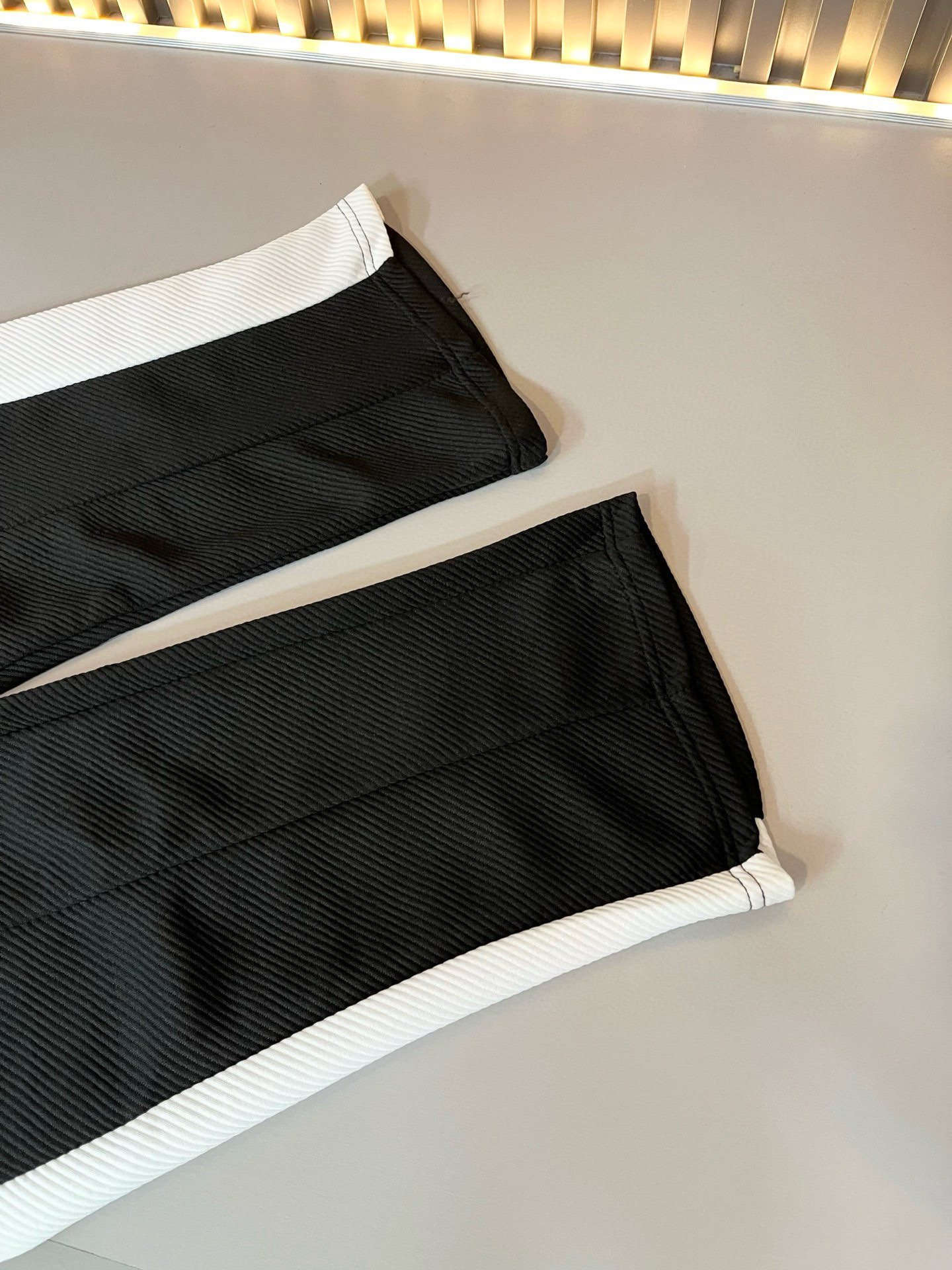 Louis Vuit*on 路易家族 2025秋冬新款套装，轻奢休闲套装，男女同款👫装饰！路易家族的新高