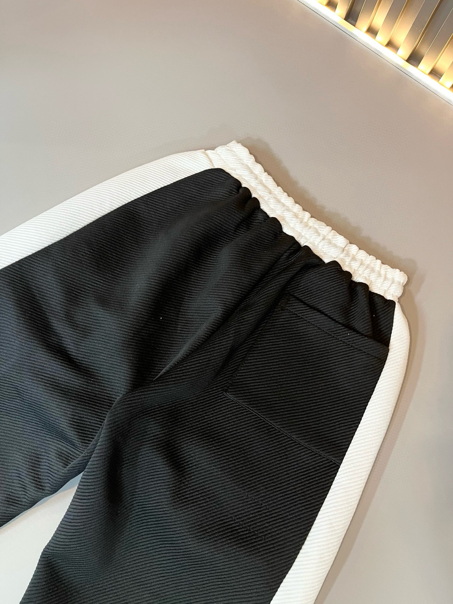 Louis Vuit*on 路易家族 2025秋冬新款套装，轻奢休闲套装，男女同款👫装饰！路易家族的新高