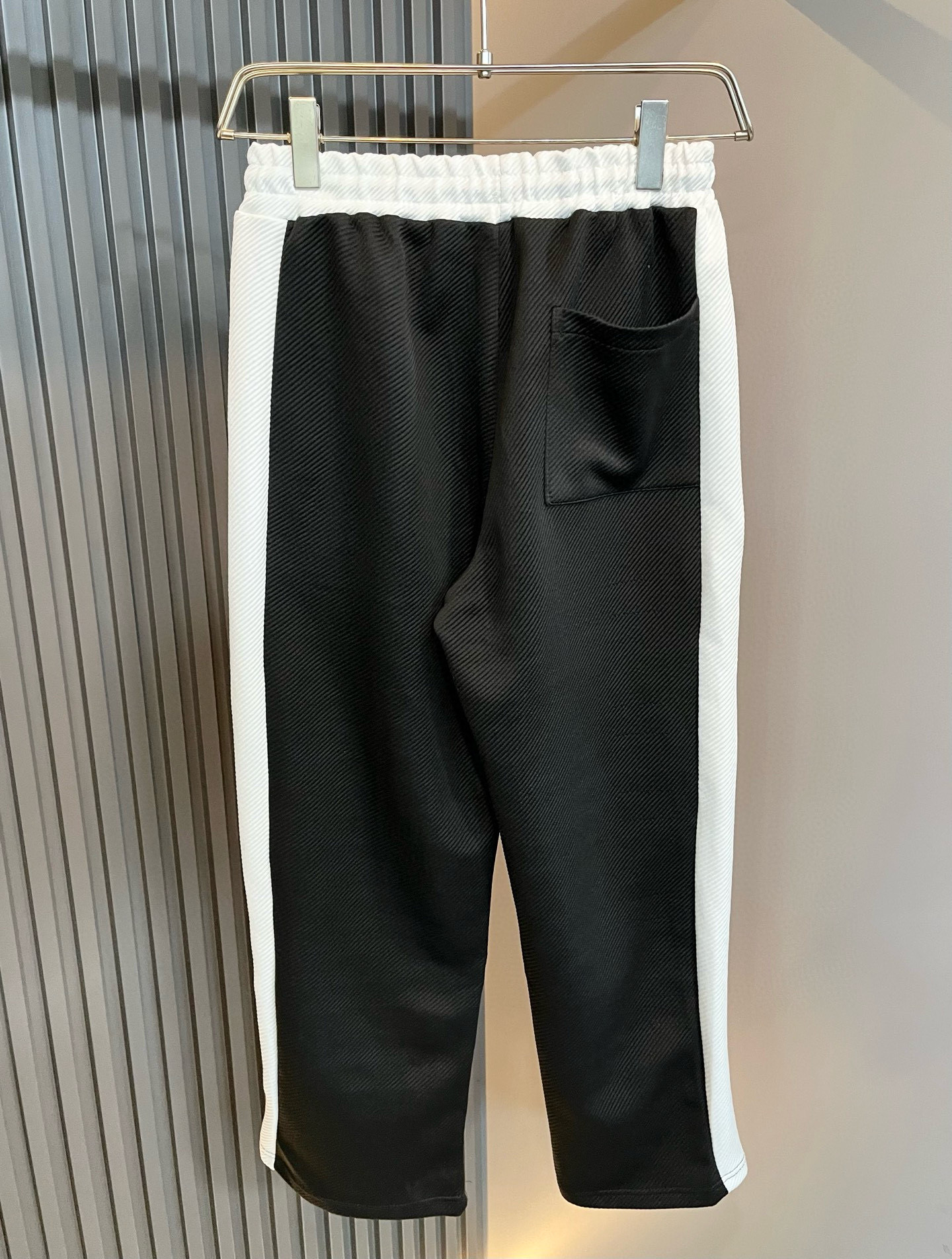 Louis Vuit*on 路易家族 2025秋冬新款套装，轻奢休闲套装，男女同款👫装饰！路易家族的新高