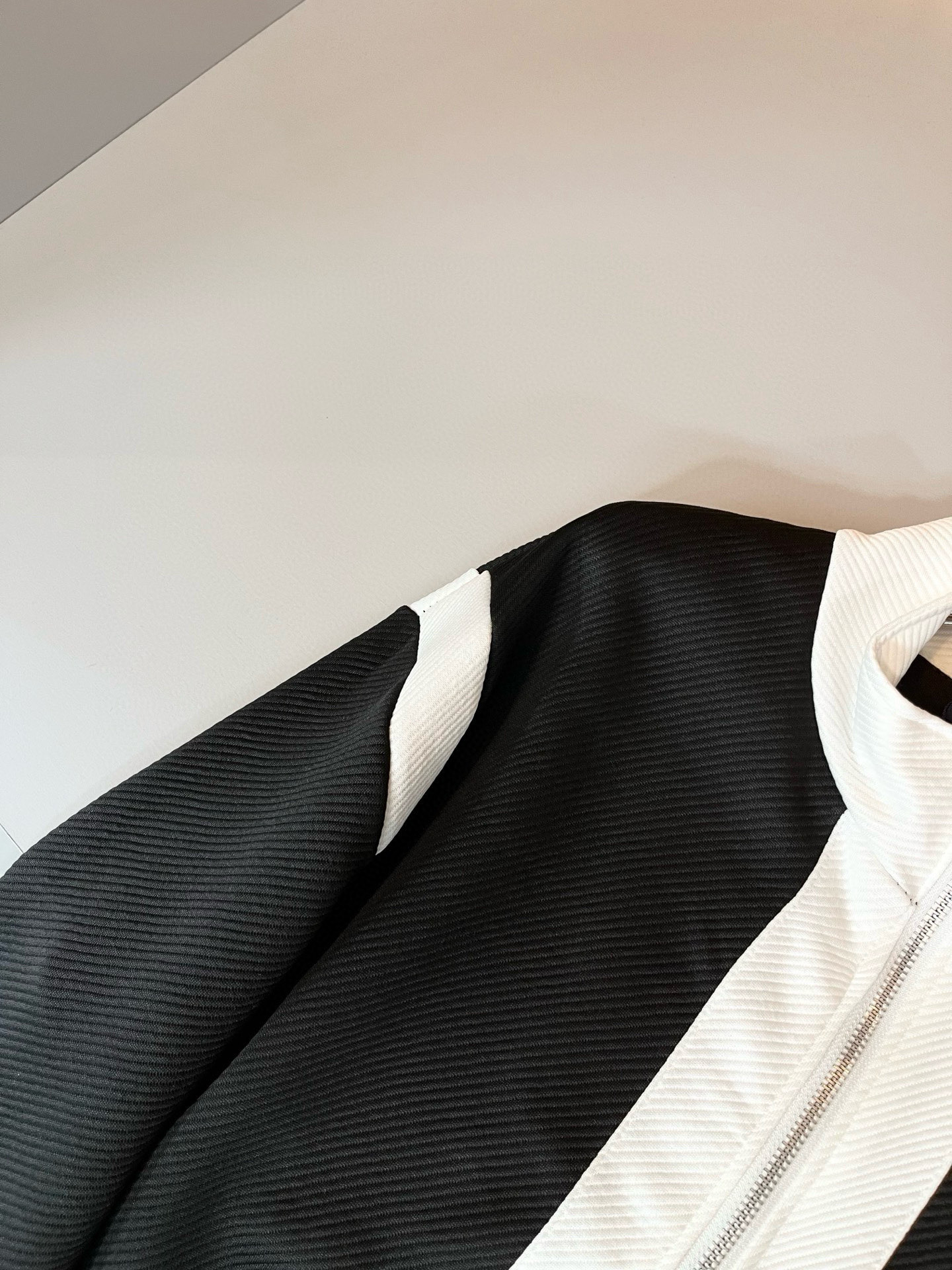 Louis Vuit*on 路易家族 2025秋冬新款套装，轻奢休闲套装，男女同款👫装饰！路易家族的新高