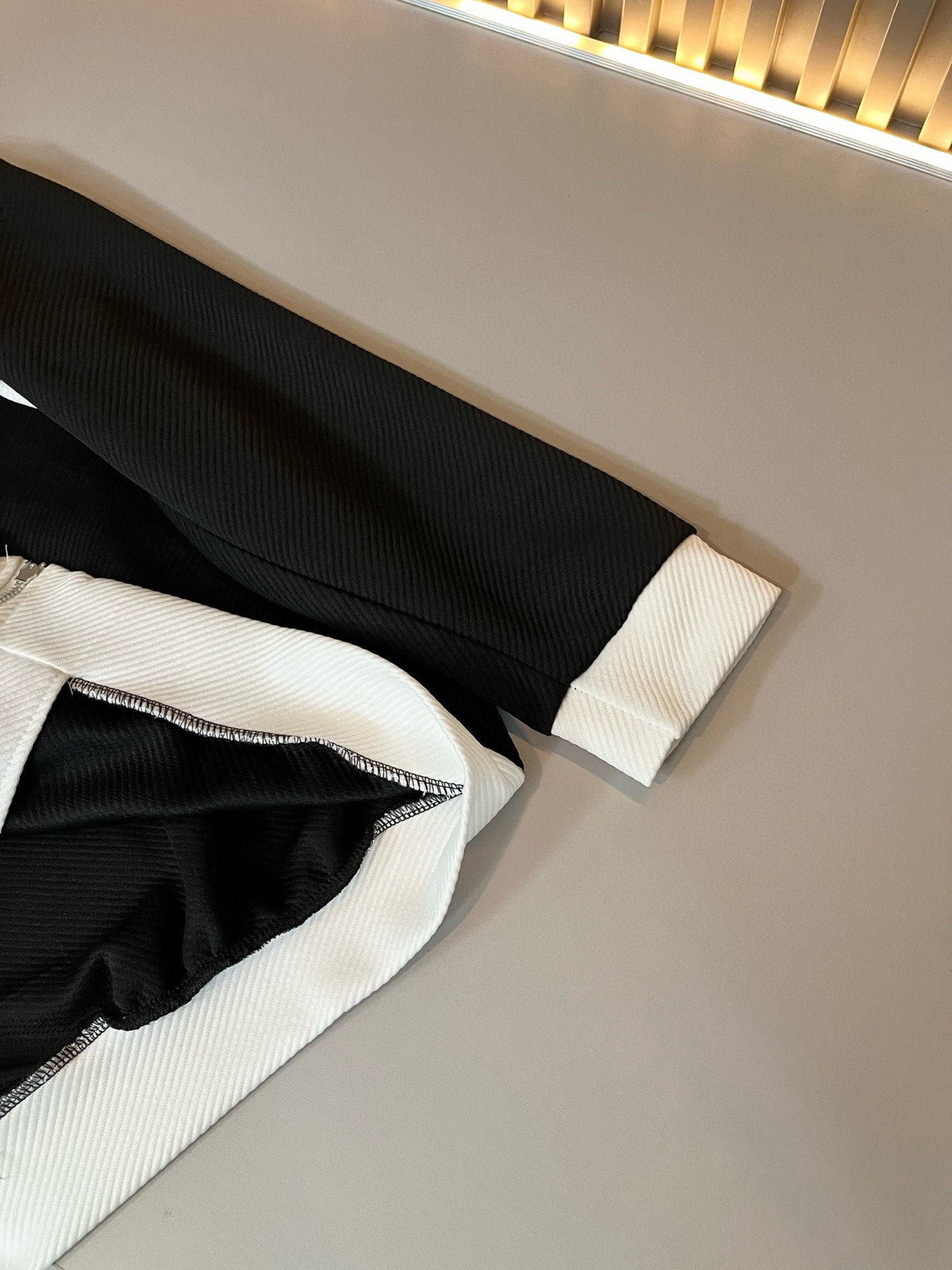 Louis Vuit*on 路易家族 2025秋冬新款套装，轻奢休闲套装，男女同款👫装饰！路易家族的新高