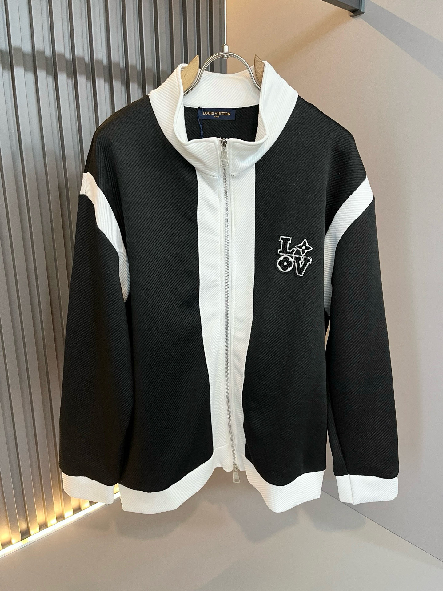 Louis Vuit*on 路易家族 2025秋冬新款套装，轻奢休闲套装，男女同款👫装饰！路易家族的新高