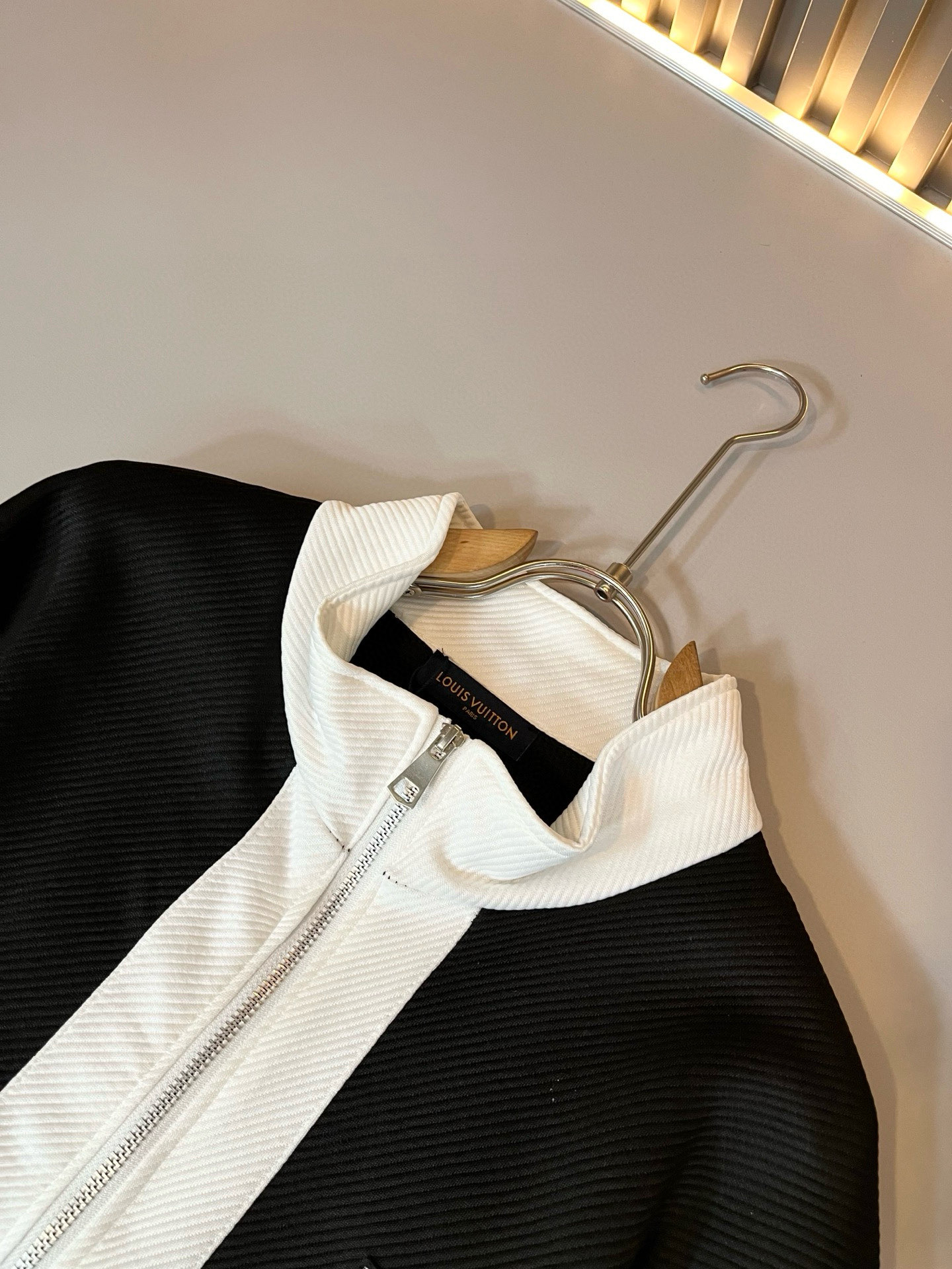 Louis Vuit*on 路易家族 2025秋冬新款套装，轻奢休闲套装，男女同款👫装饰！路易家族的新高