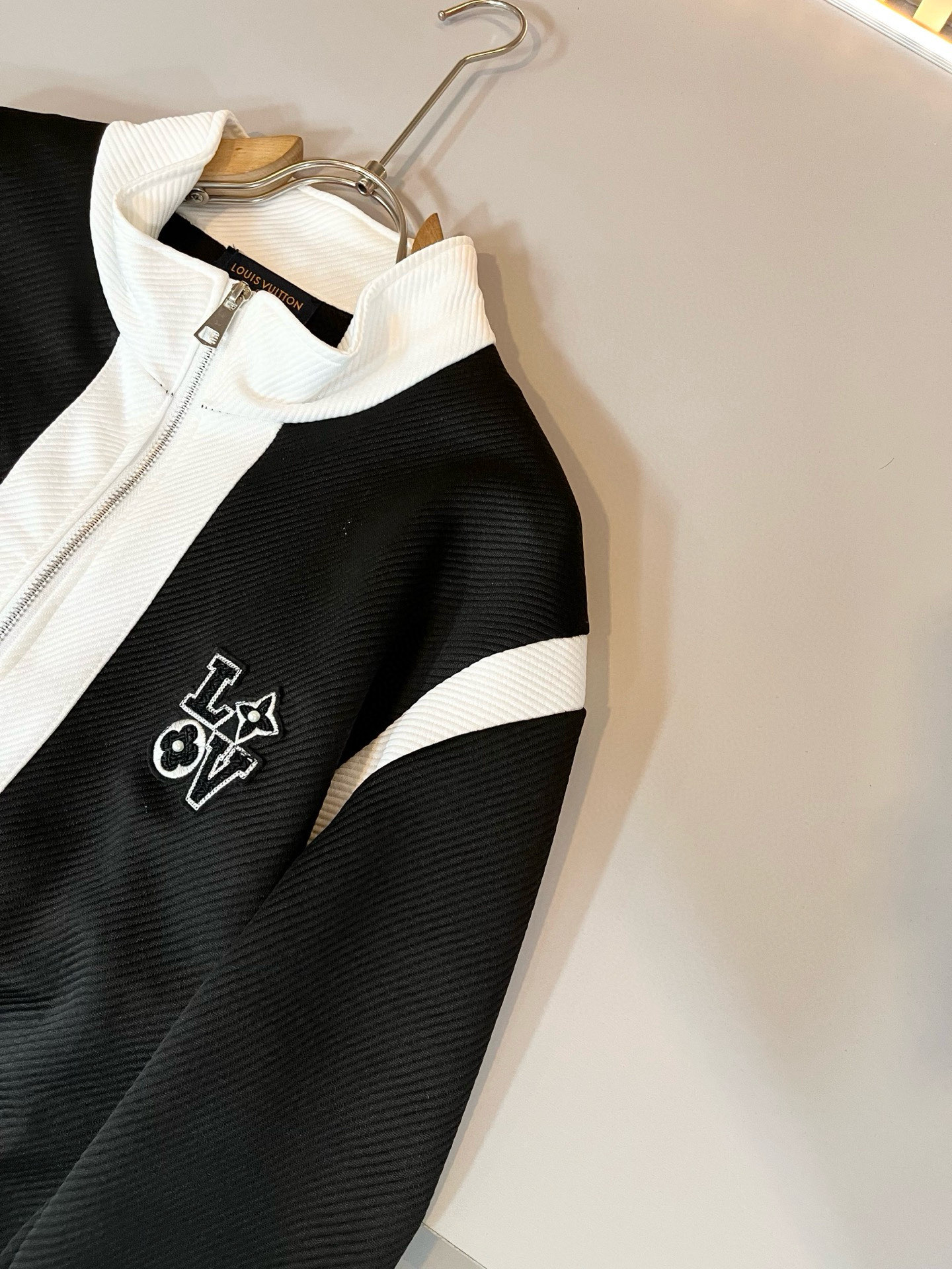 Louis Vuit*on 路易家族 2025秋冬新款套装，轻奢休闲套装，男女同款👫装饰！路易家族的新高