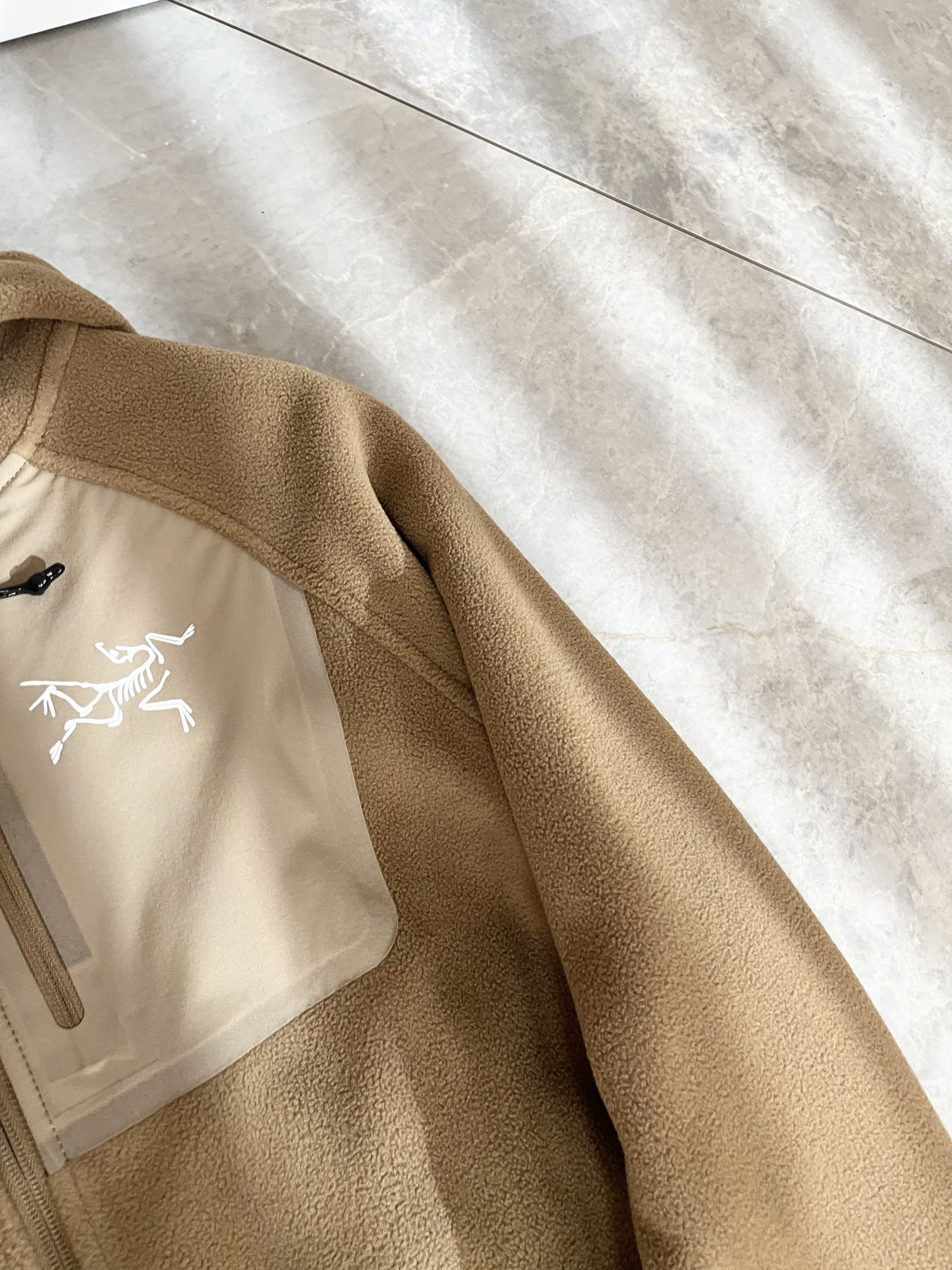 ARCTER*X始*祖鸟 2025秋冬新款男士卫衣，户外品牌可能大家第一想到的就是加拿大鹅、始祖鸟。给人