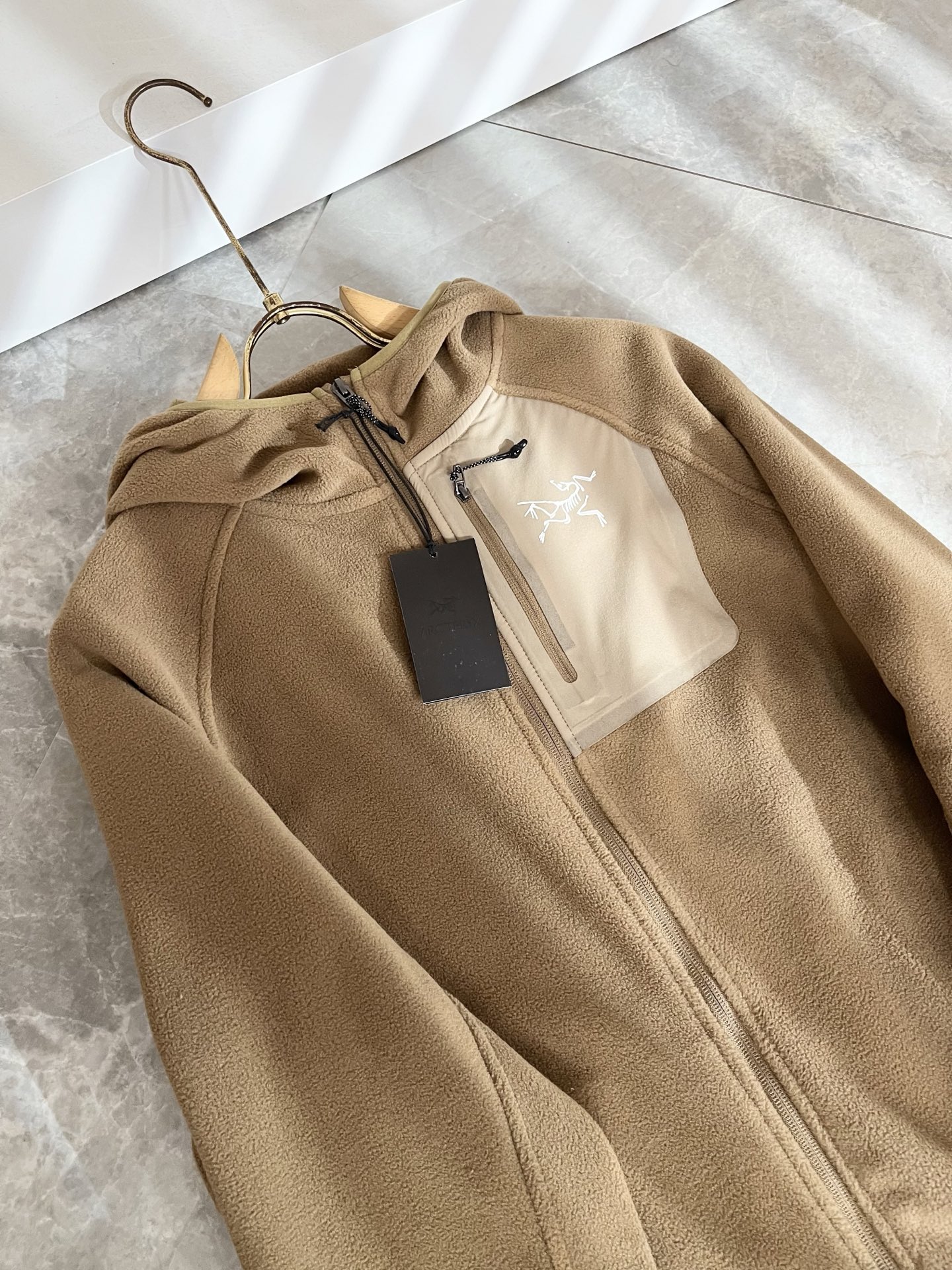 ARCTER*X始*祖鸟 2025秋冬新款男士卫衣，户外品牌可能大家第一想到的就是加拿大鹅、始祖鸟。给人