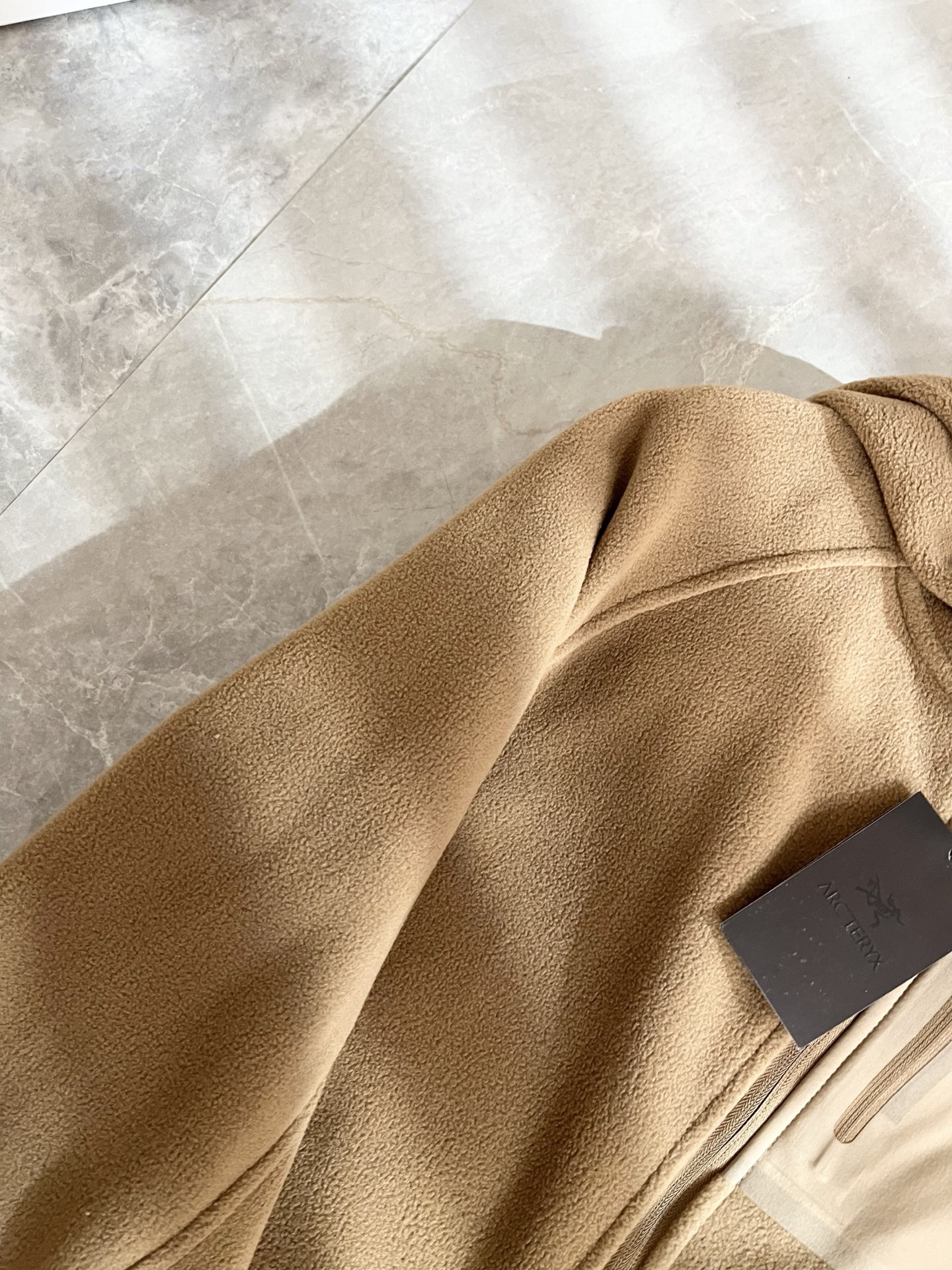 ARCTER*X始*祖鸟 2025秋冬新款男士卫衣，户外品牌可能大家第一想到的就是加拿大鹅、始祖鸟。给人