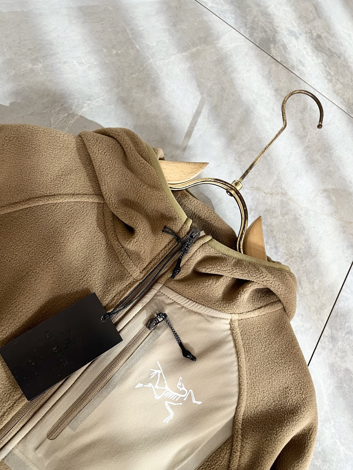 ARCTER*X始*祖鸟 2025秋冬新款男士卫衣，户外品牌可能大家第一想到的就是加拿大鹅、始祖鸟。给人