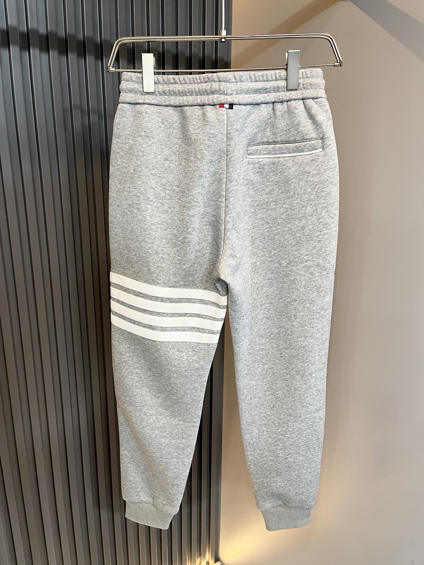 ThomBrow*e汤姆*朗 ~⚠️加绒款！2025秋季新品男女同款👫休闲裤，官网同步有售，休闲经典，独