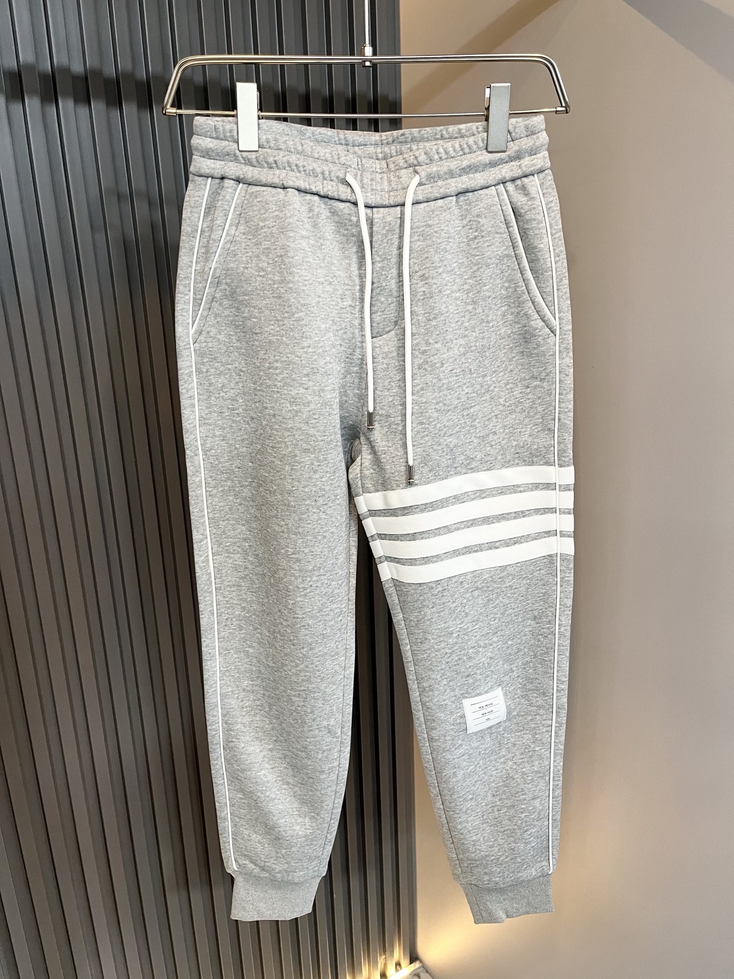 ThomBrow*e汤姆*朗 ~⚠️加绒款！2025秋季新品男女同款👫休闲裤，官网同步有售，休闲经典，独