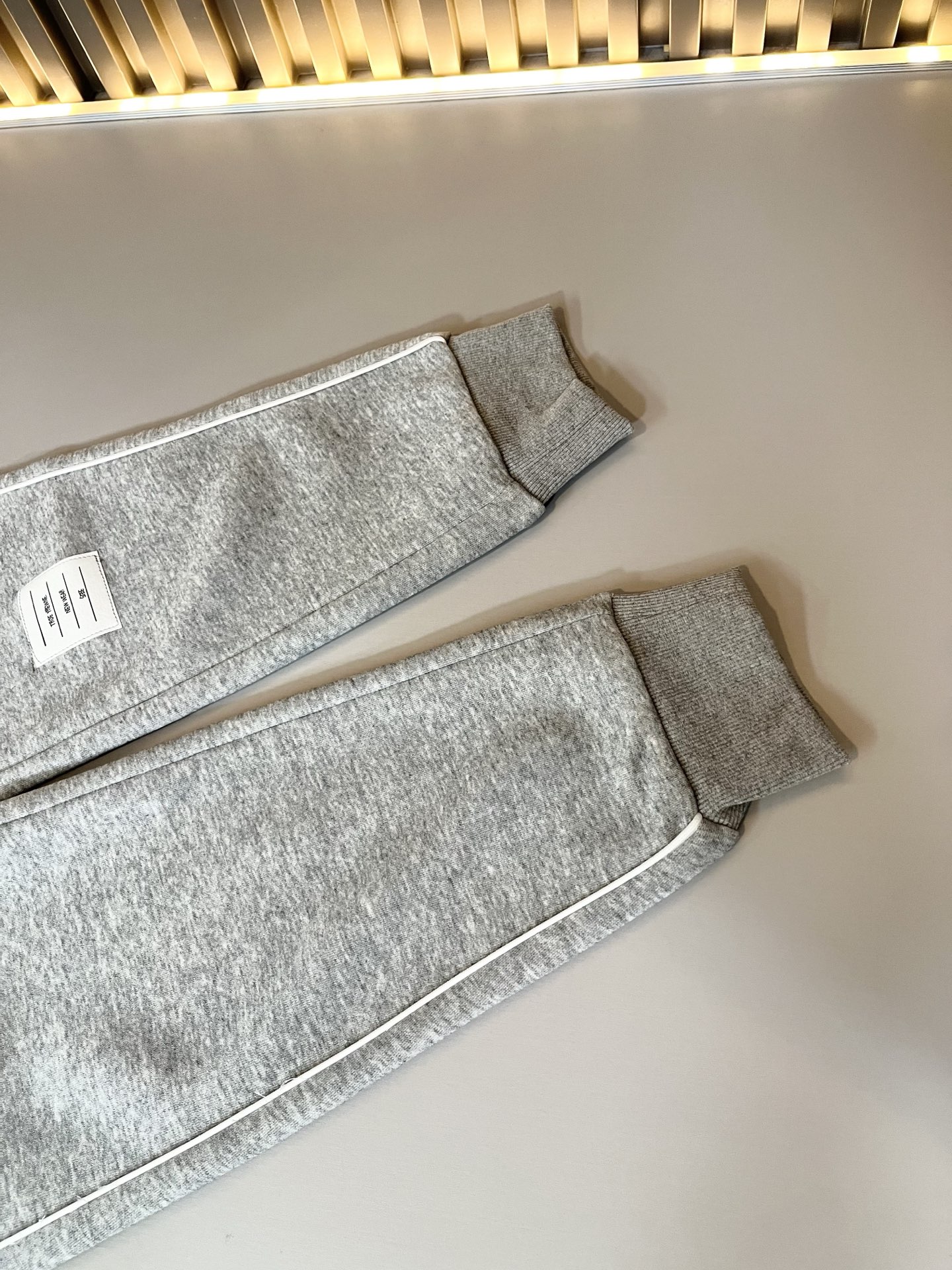 ThomBrow*e汤姆*朗 ~⚠️加绒款！2025秋季新品男女同款👫休闲裤，官网同步有售，休闲经典，独