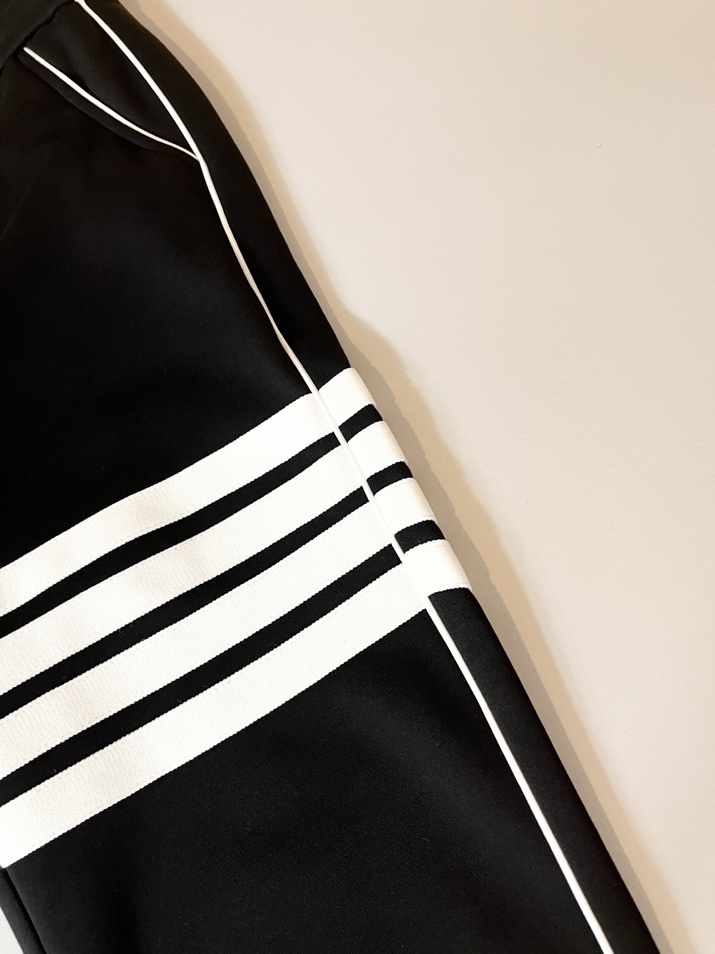 ThomBrow*e汤姆*朗 ~⚠️加绒款！2025秋季新品男女同款👫休闲裤，官网同步有售，休闲经典，独