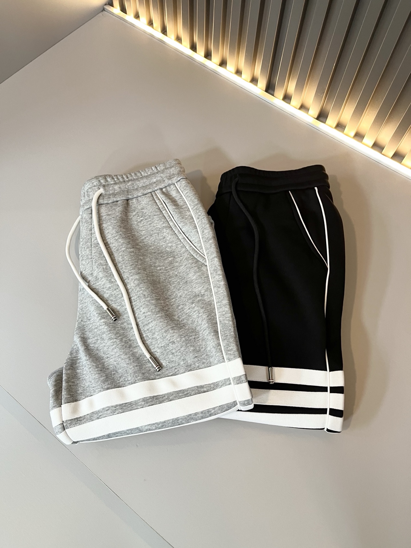 ThomBrow*e汤姆*朗 ~⚠️加绒款！2025秋季新品男女同款👫休闲裤，官网同步有售，休闲经典，独