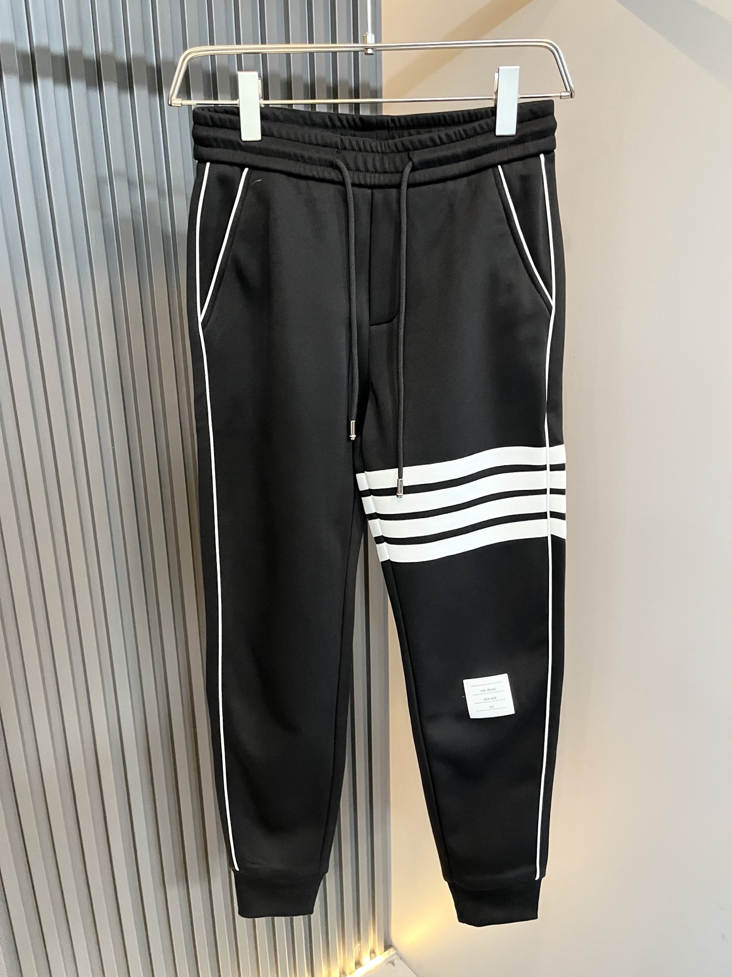 ThomBrow*e汤姆*朗 ~⚠️加绒款！2025秋季新品男女同款👫休闲裤，官网同步有售，休闲经典，独