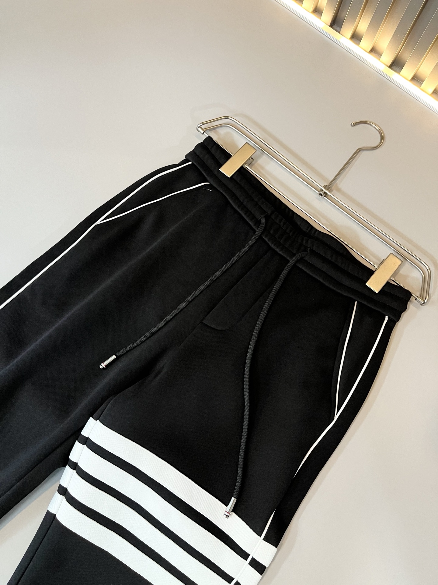 ThomBrow*e汤姆*朗 ~⚠️加绒款！2025秋季新品男女同款👫休闲裤，官网同步有售，休闲经典，独