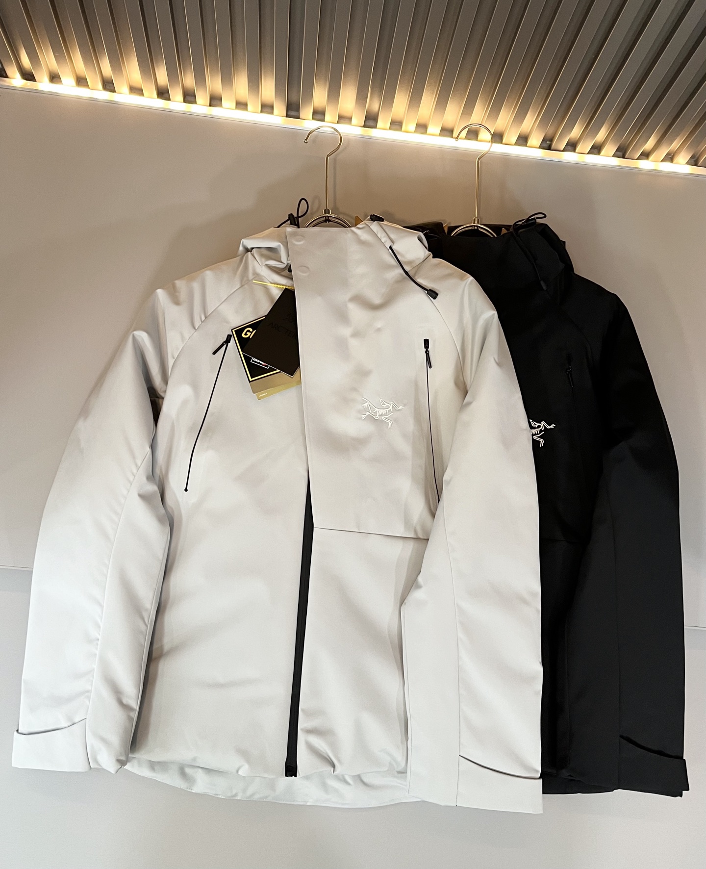 ARCTER*X始*祖鸟 2025秋冬新款男士棉服冲锋衣夹克外套，户外品牌可能大家第一想到的就是加拿大鹅