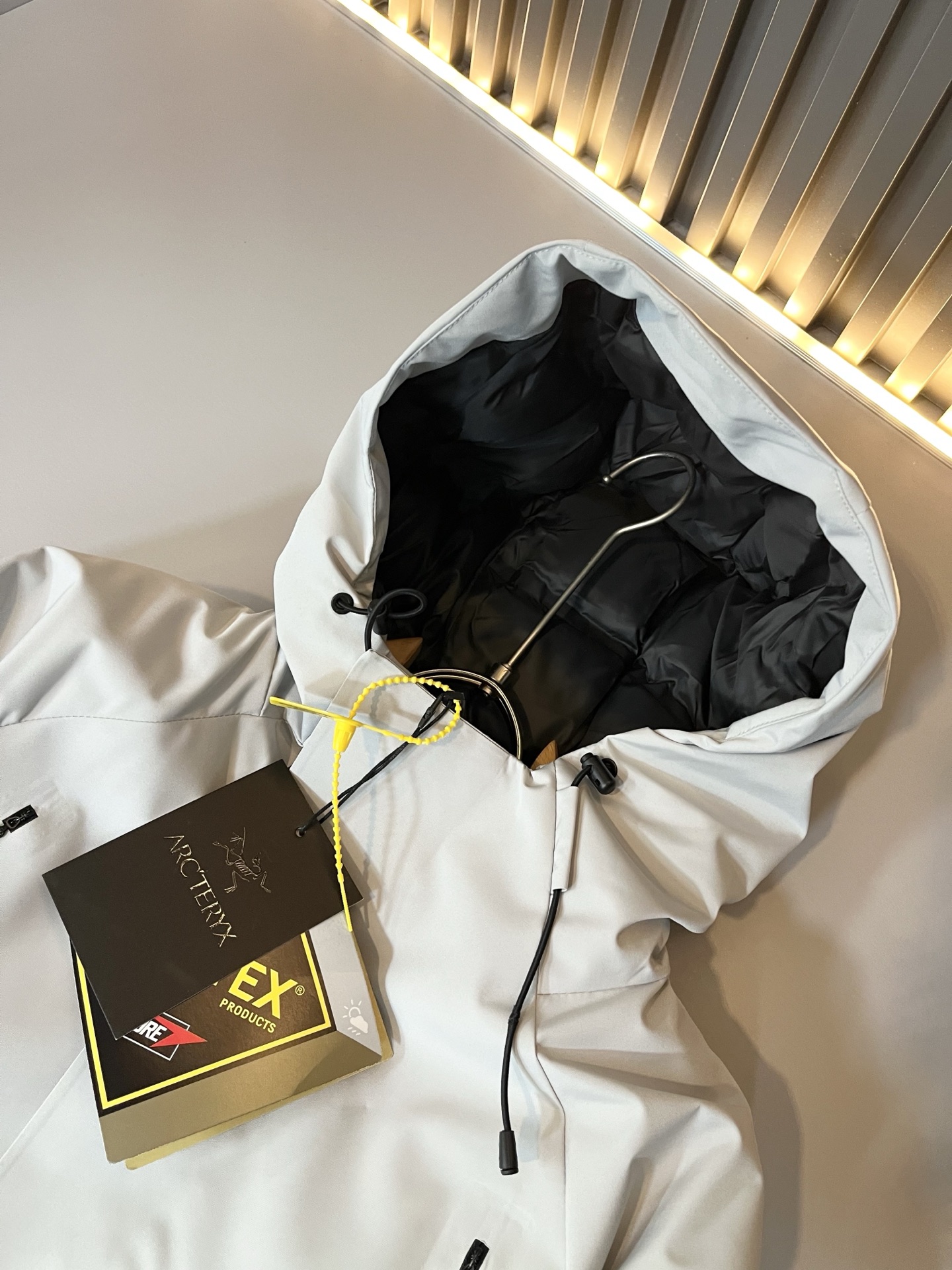 ARCTER*X始*祖鸟 2025秋冬新款男士棉服冲锋衣夹克外套，户外品牌可能大家第一想到的就是加拿大鹅