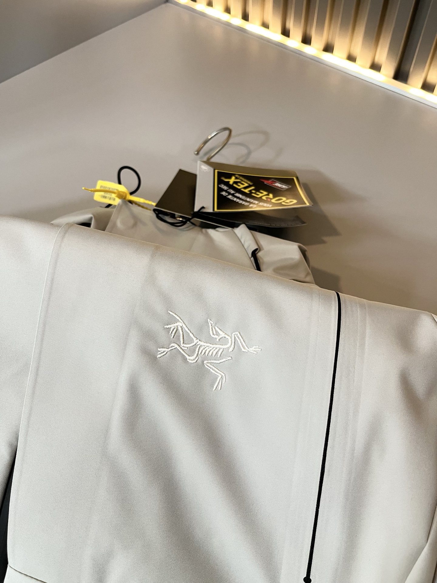 ARCTER*X始*祖鸟 2025秋冬新款男士棉服冲锋衣夹克外套，户外品牌可能大家第一想到的就是加拿大鹅