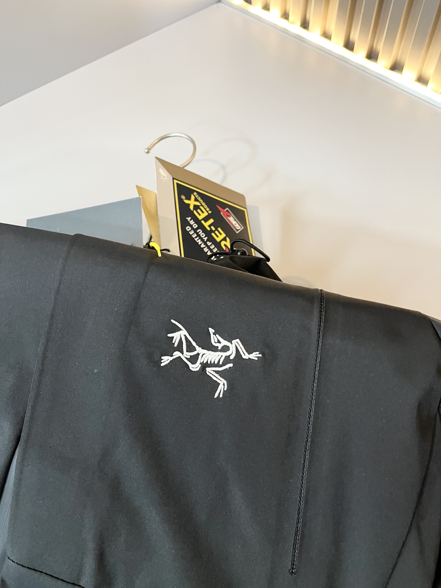 ARCTER*X始*祖鸟 2025秋冬新款男士棉服冲锋衣夹克外套，户外品牌可能大家第一想到的就是加拿大鹅