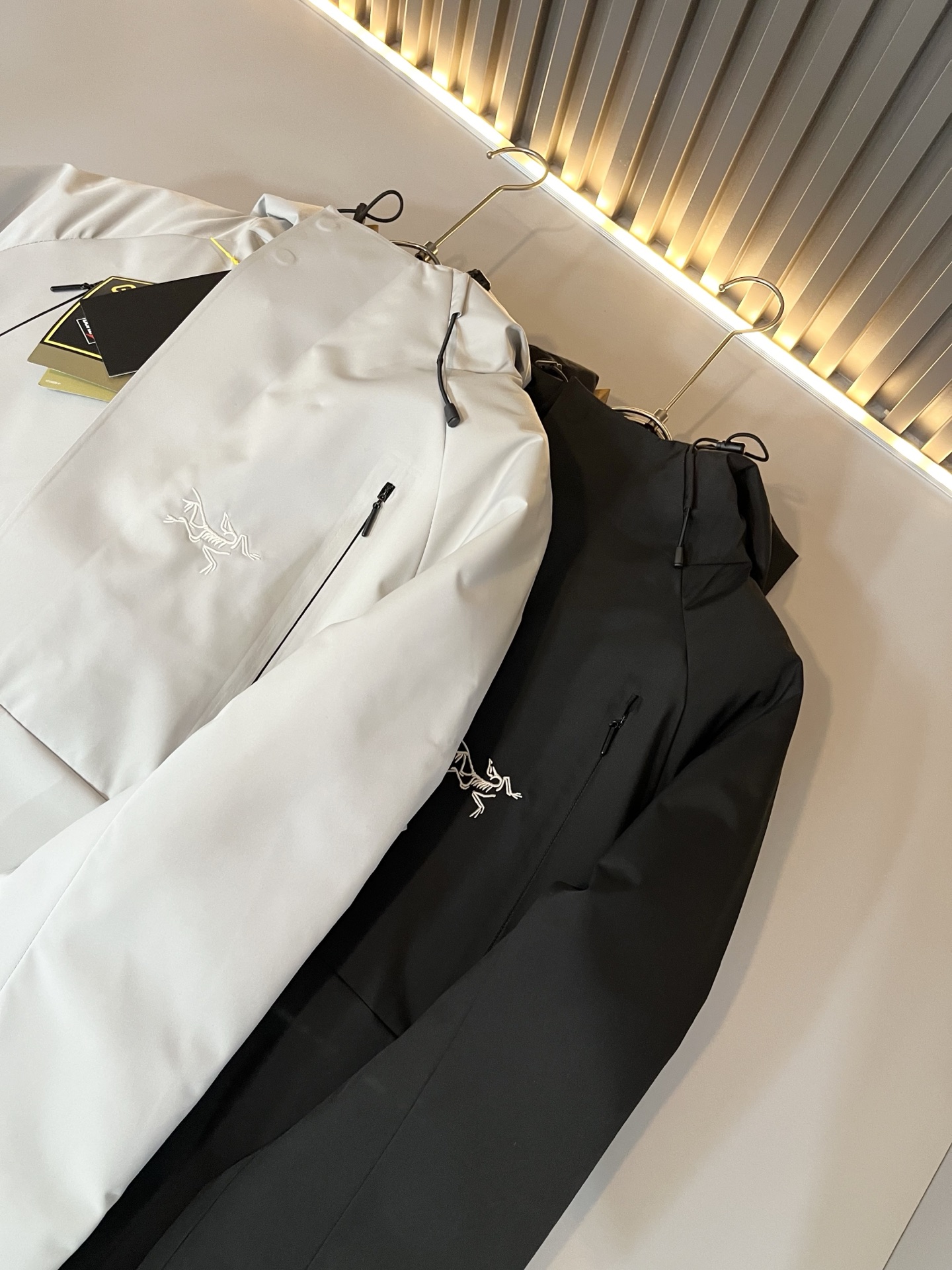 ARCTER*X始*祖鸟 2025秋冬新款男士棉服冲锋衣夹克外套，户外品牌可能大家第一想到的就是加拿大鹅