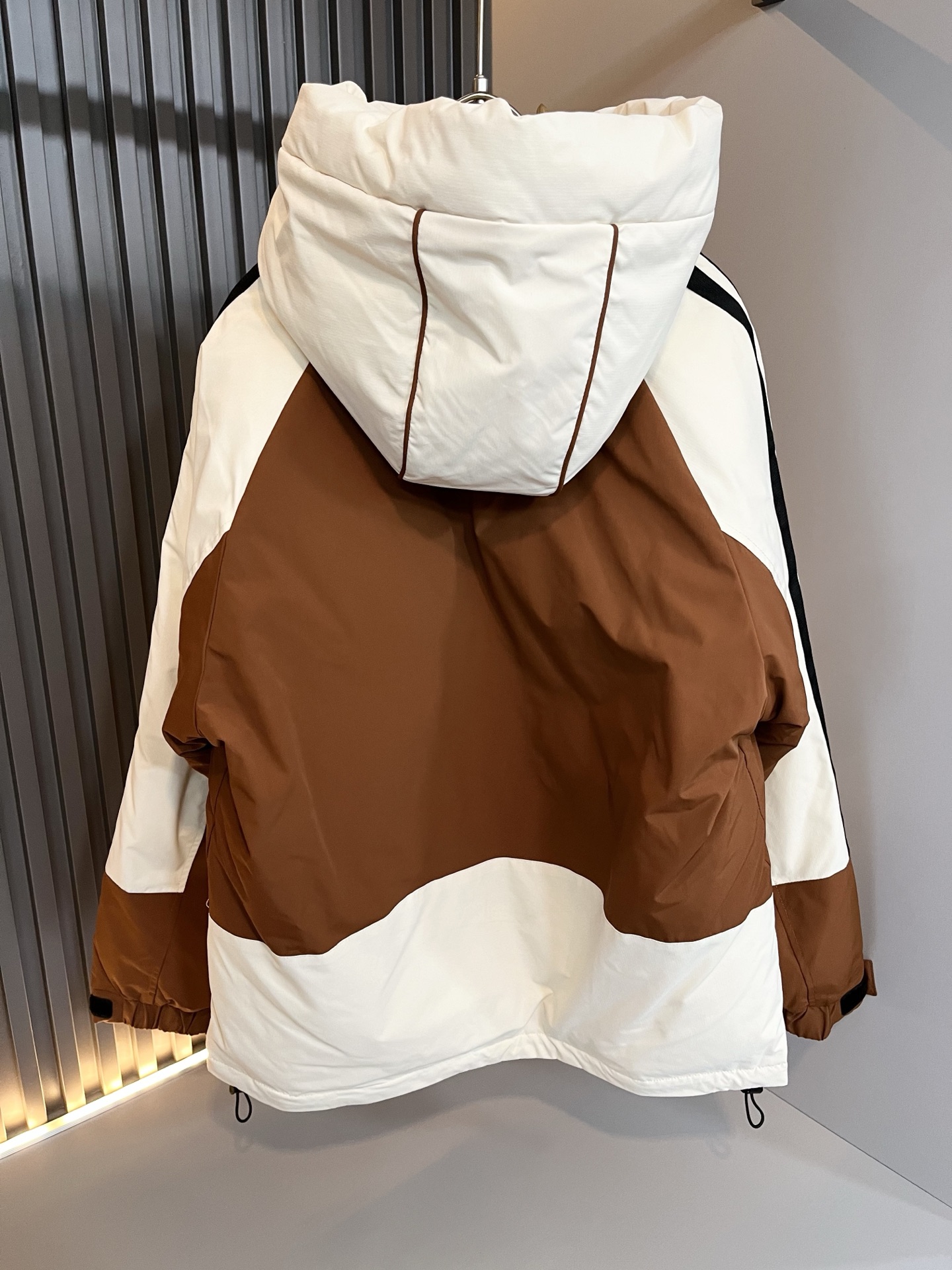 。 Prad*a 普*达2025秋冬男女同款👫羽绒服外套，现货 Prad* 羽绒面料夹克 防水羽绒服保暖