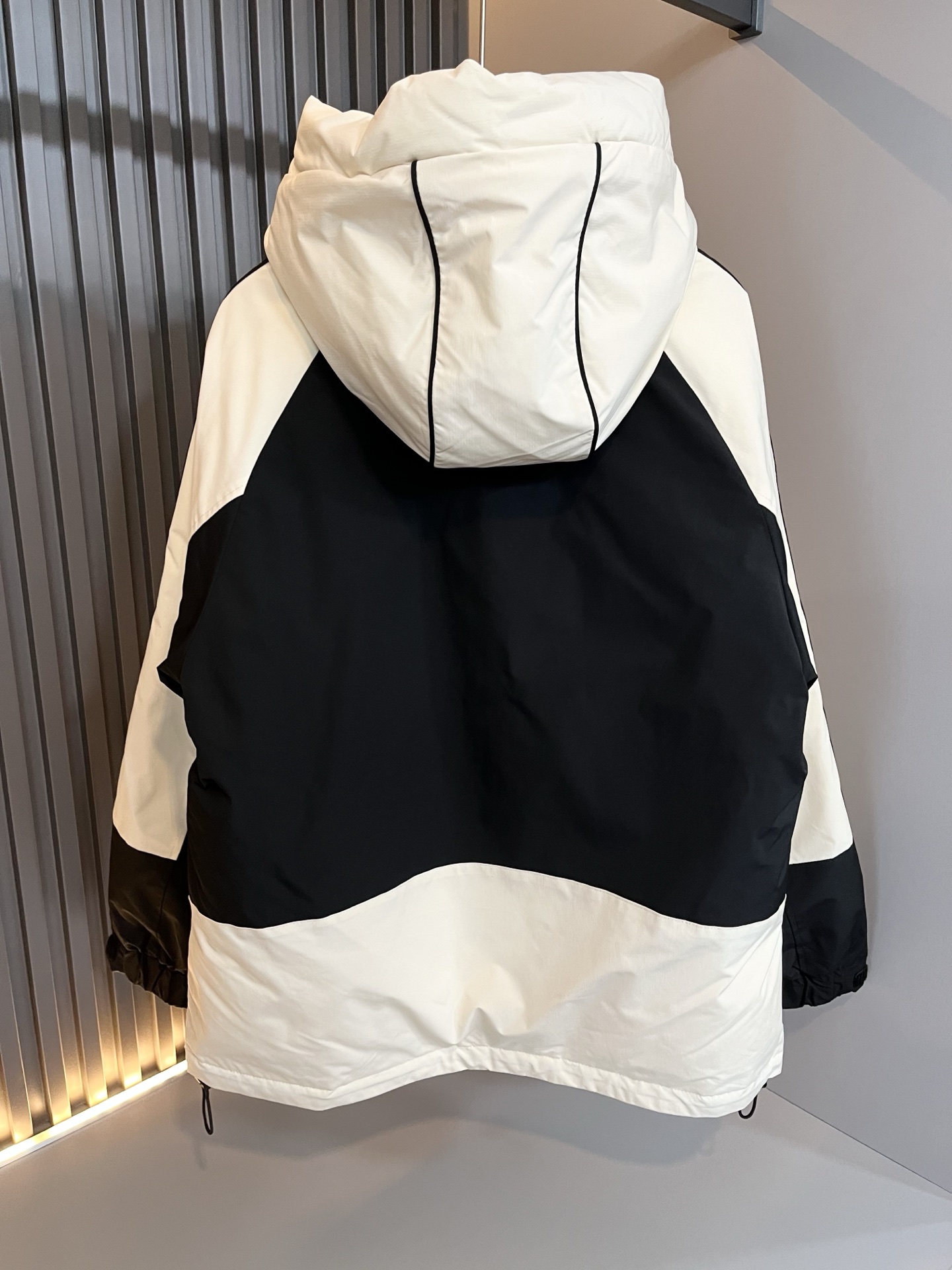 。Prad*a 普*达2025秋冬男女同款👫羽绒服外套，现货 Prad* 羽绒面料夹克 防水羽绒服保暖外