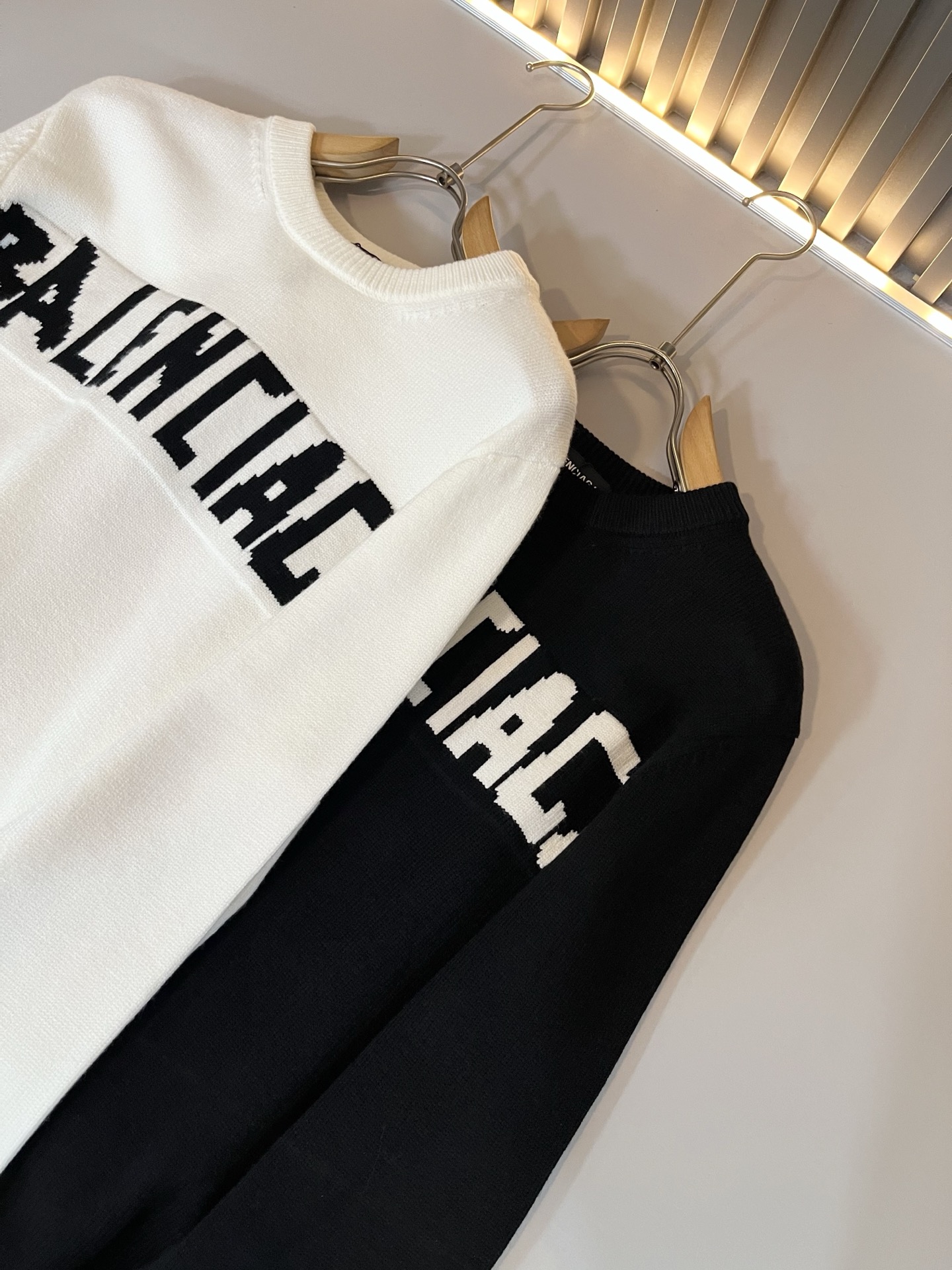 BALENCIA*巴黎*家 2025秋冬新款男女同款👫打底羊毛衫，经典标志图案logo钩织工艺设计！贸易