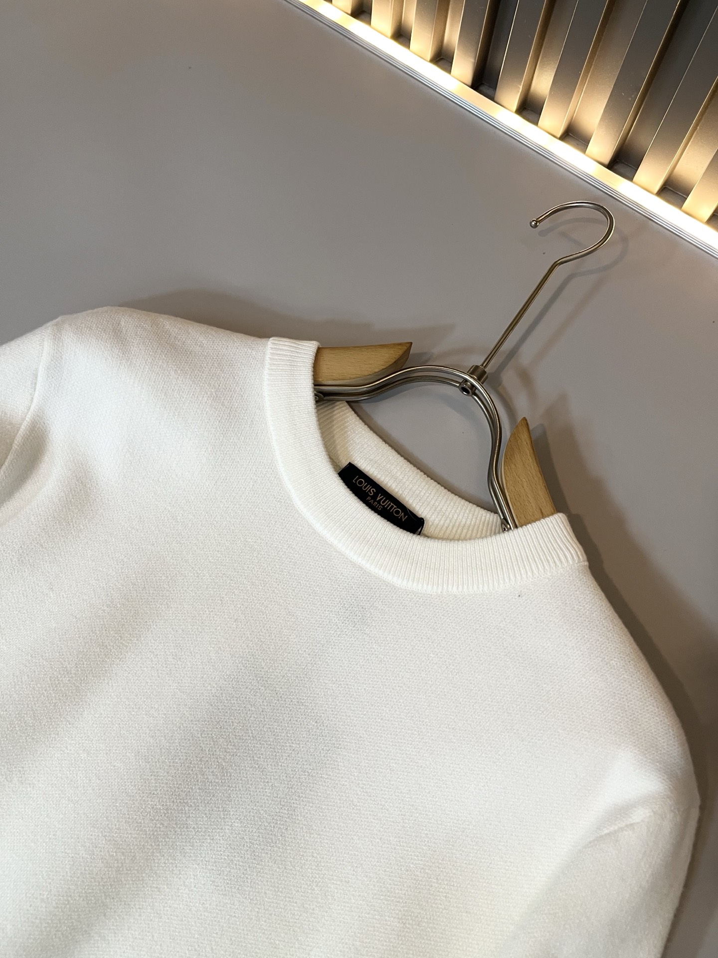 Louis Vuit*on 2025秋冬路易家族轻奢针织羊毛衫！男女同款👫装饰！ 路易家族的新高端，细节