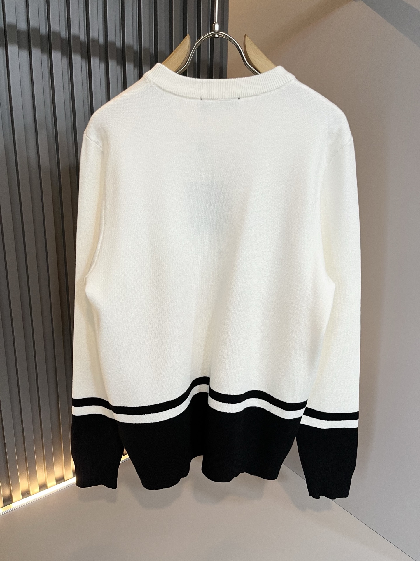 Louis Vuit*on 2025秋冬路易家族轻奢针织羊毛衫！男女同款👫装饰！ 路易家族的新高端，细节