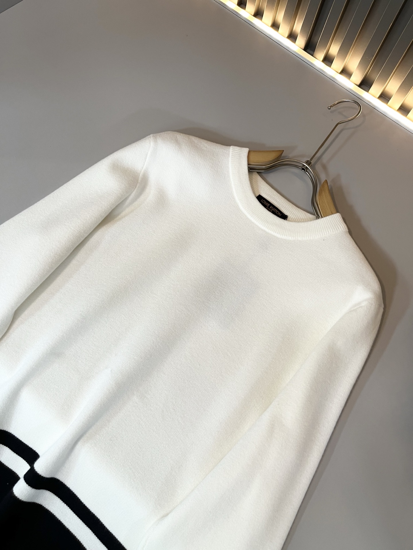 Louis Vuit*on 2025秋冬路易家族轻奢针织羊毛衫！男女同款👫装饰！ 路易家族的新高端，细节