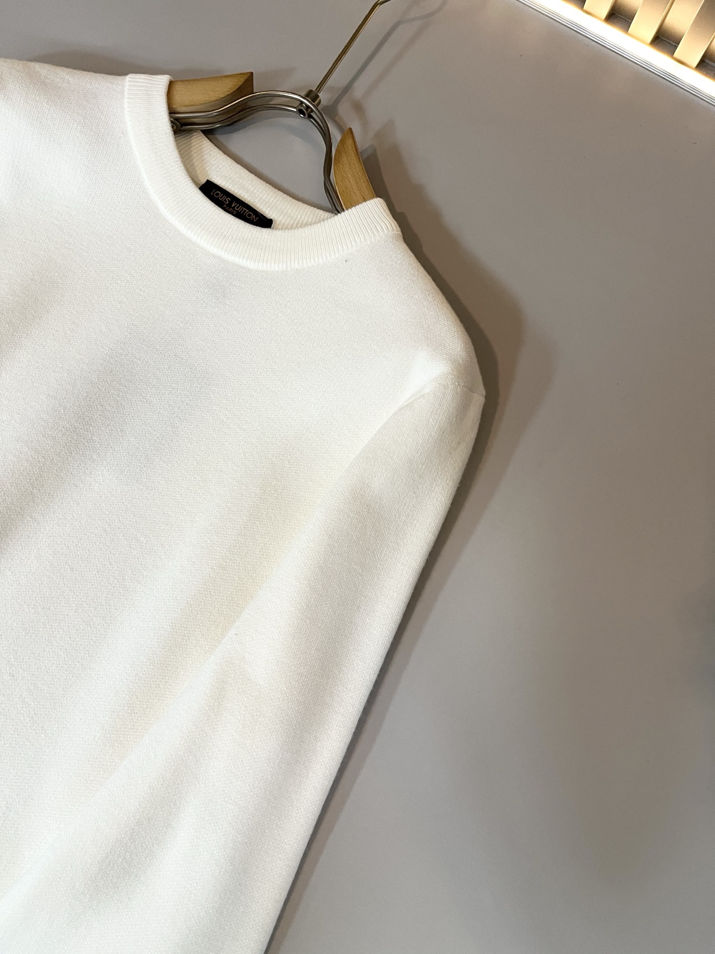 Louis Vuit*on 2025秋冬路易家族轻奢针织羊毛衫！男女同款👫装饰！ 路易家族的新高端，细节