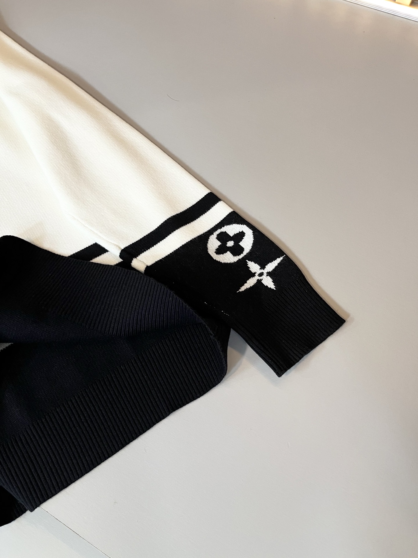 Louis Vuit*on 2025秋冬路易家族轻奢针织羊毛衫！男女同款👫装饰！ 路易家族的新高端，细节